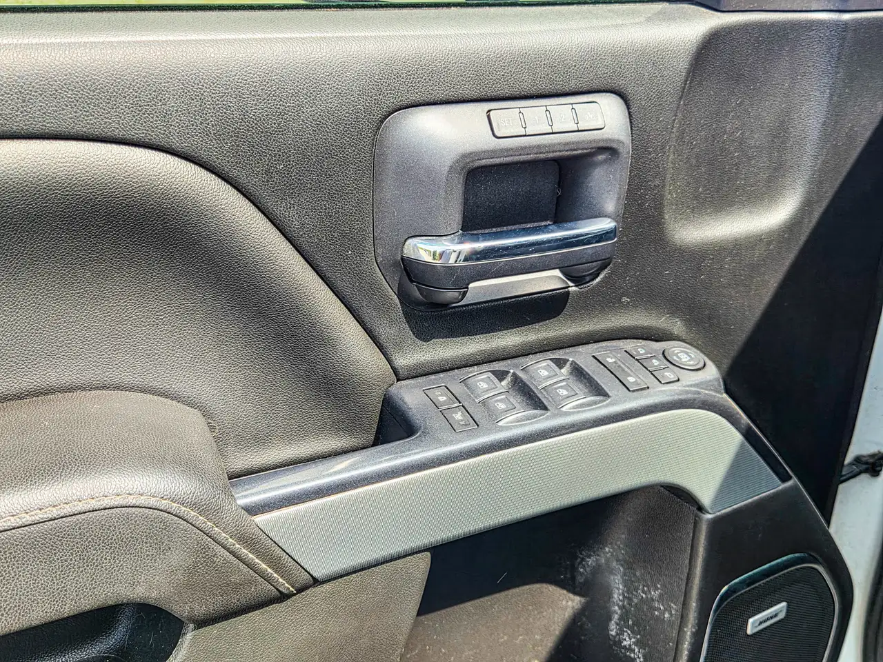 Chevrolet Silverado 1500 photo Chevrolet Silverado 1500