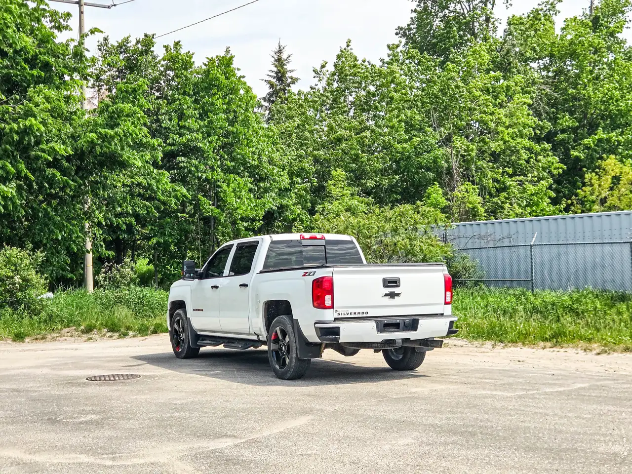 Chevrolet Silverado 1500 photo Chevrolet Silverado 1500