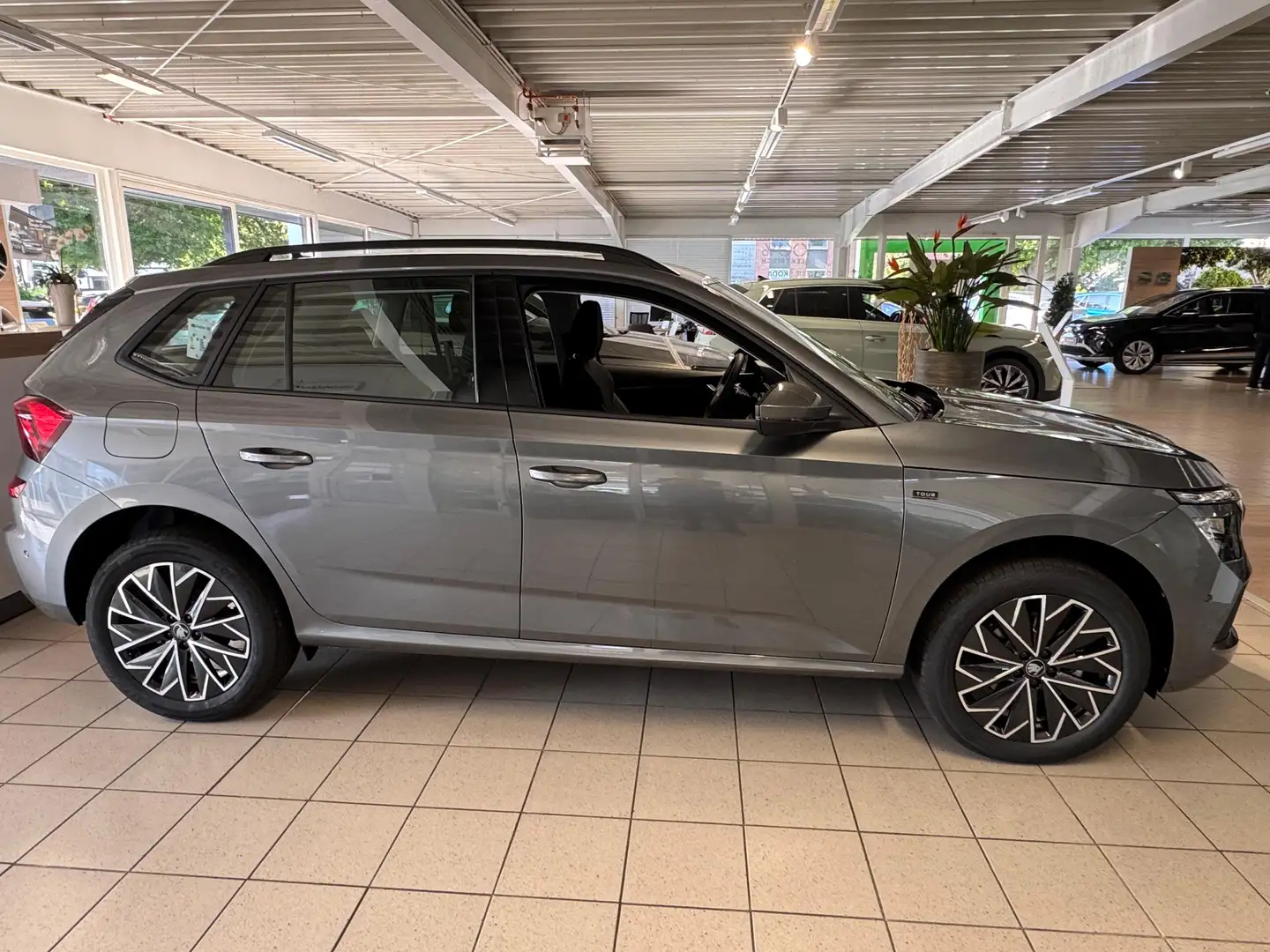 Skoda Kamiq Tour Grau - 2