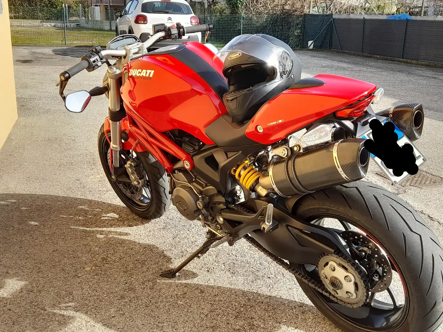 Ducati Monster 796 Red - 1