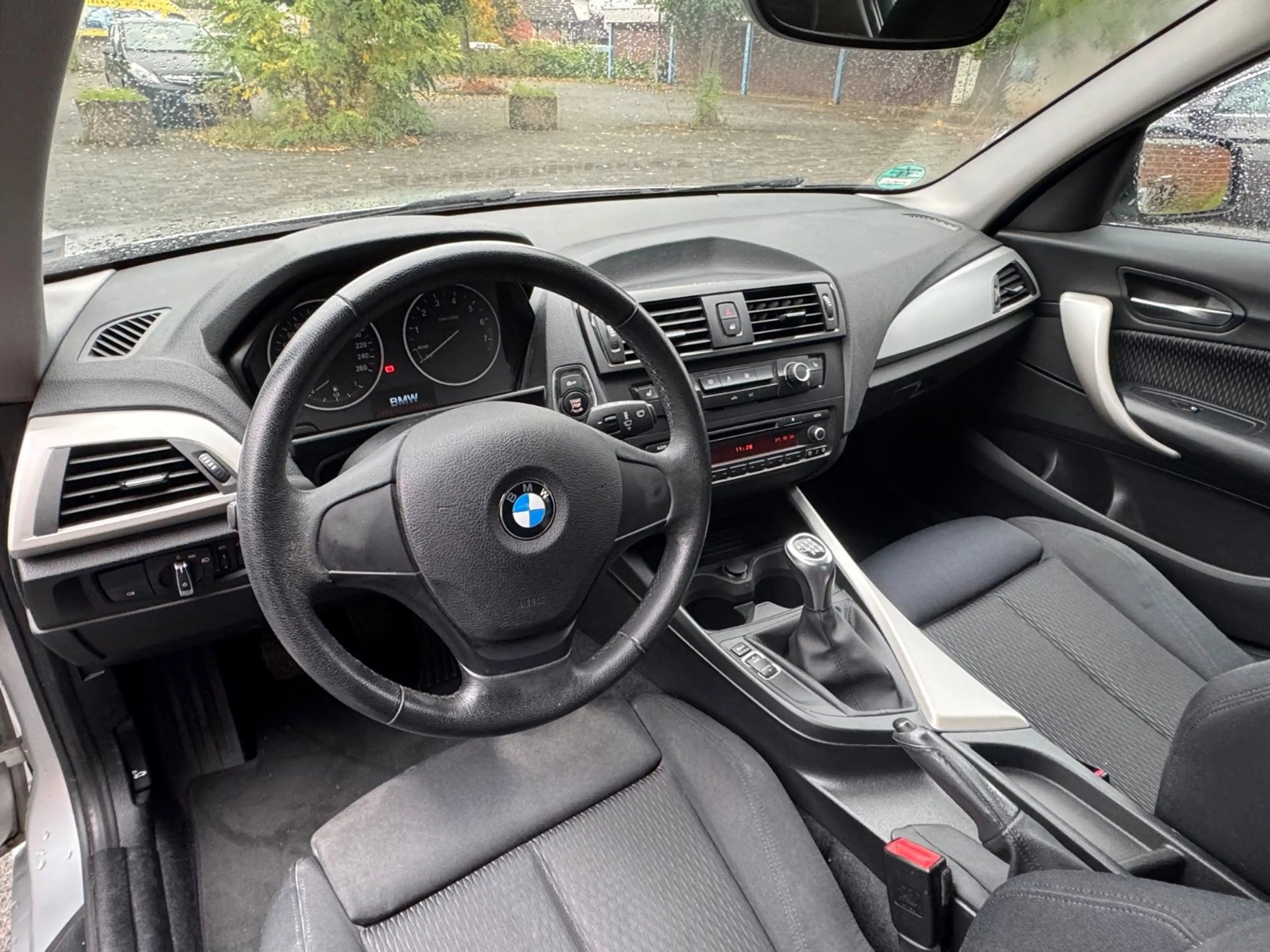 BMW 114 i Lim. *1.HAND*PDC*KLIMA*AHK*SHZ*SS* — photo 9