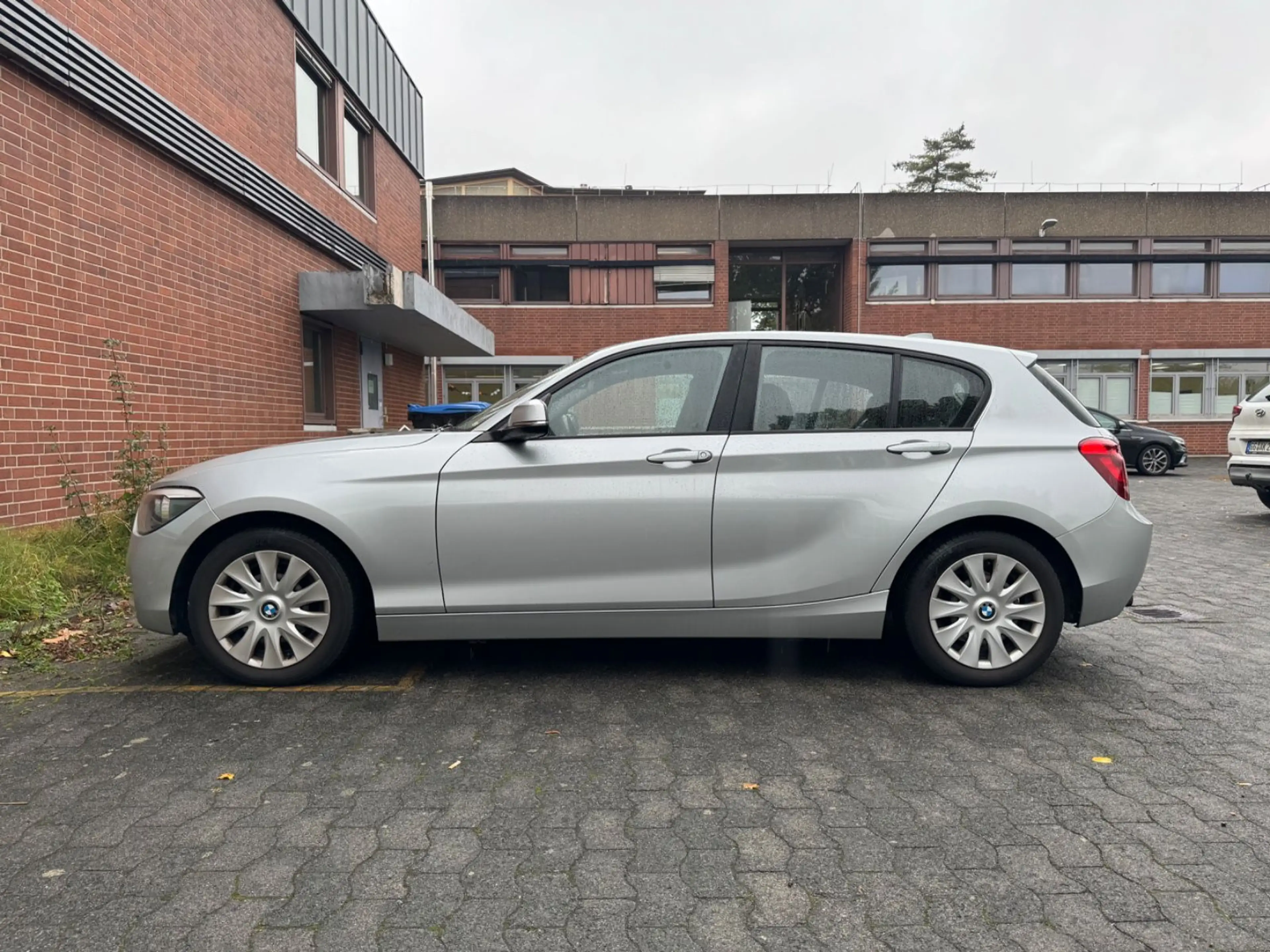 BMW 114 i Lim. *1.HAND*PDC*KLIMA*AHK*SHZ*SS* — photo 8