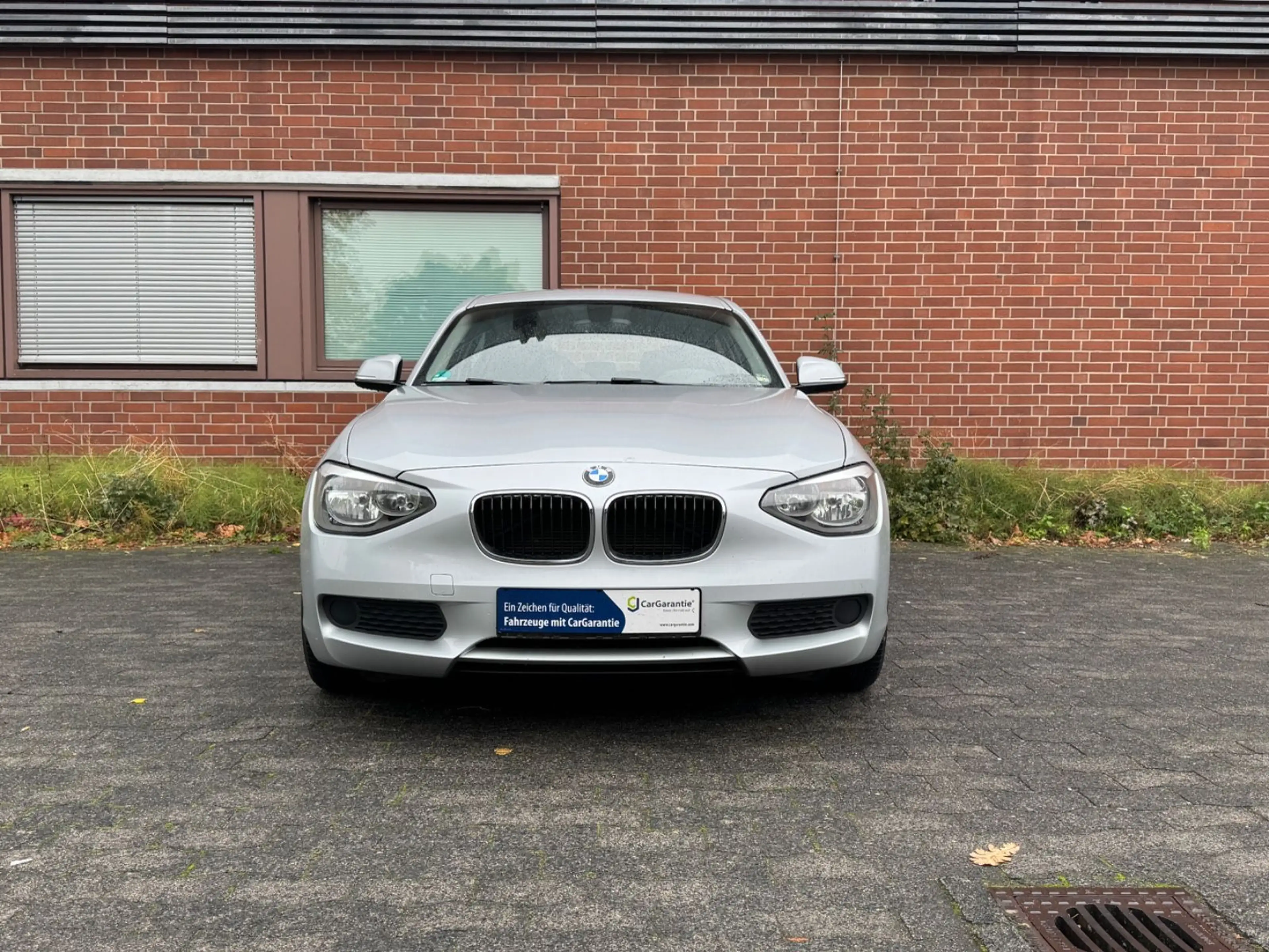 BMW 114 i Lim. *1.HAND*PDC*KLIMA*AHK*SHZ*SS* — photo 2