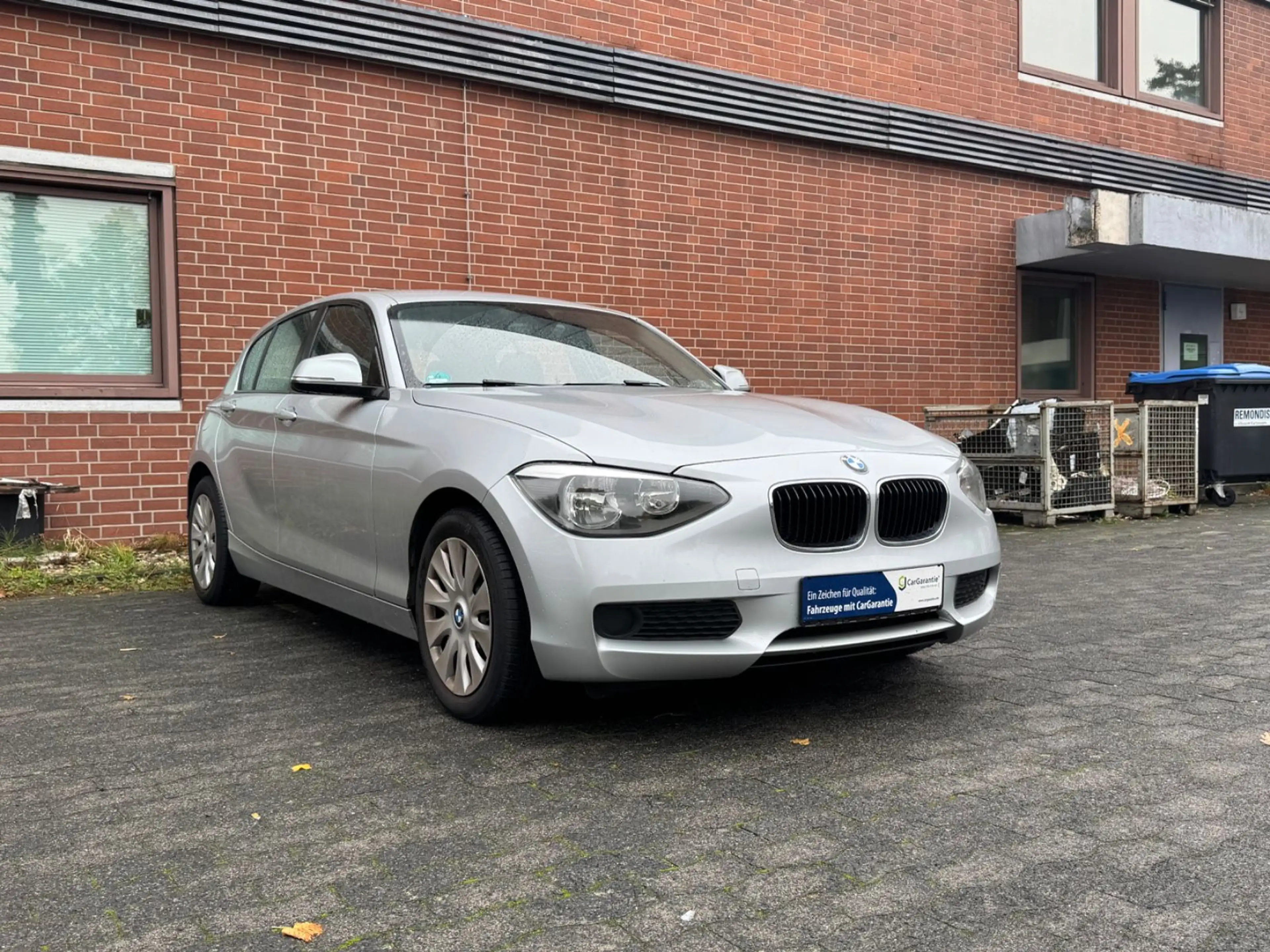 BMW 114 i Lim. *1.HAND*PDC*KLIMA*AHK*SHZ*SS* — photo 3