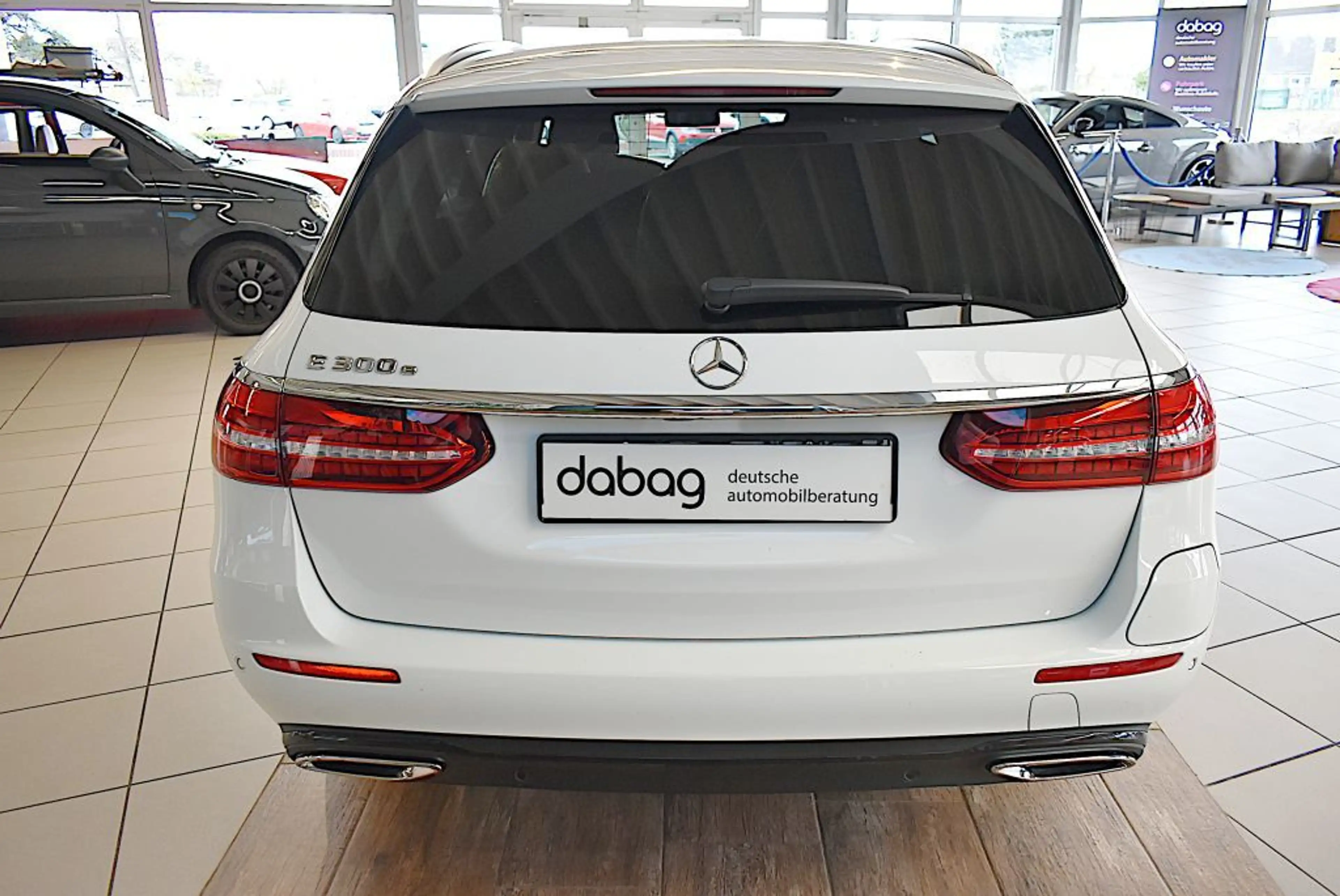 Mercedes-Benz E 300 e T 9G-TRONIC Exclusive — photo 6
