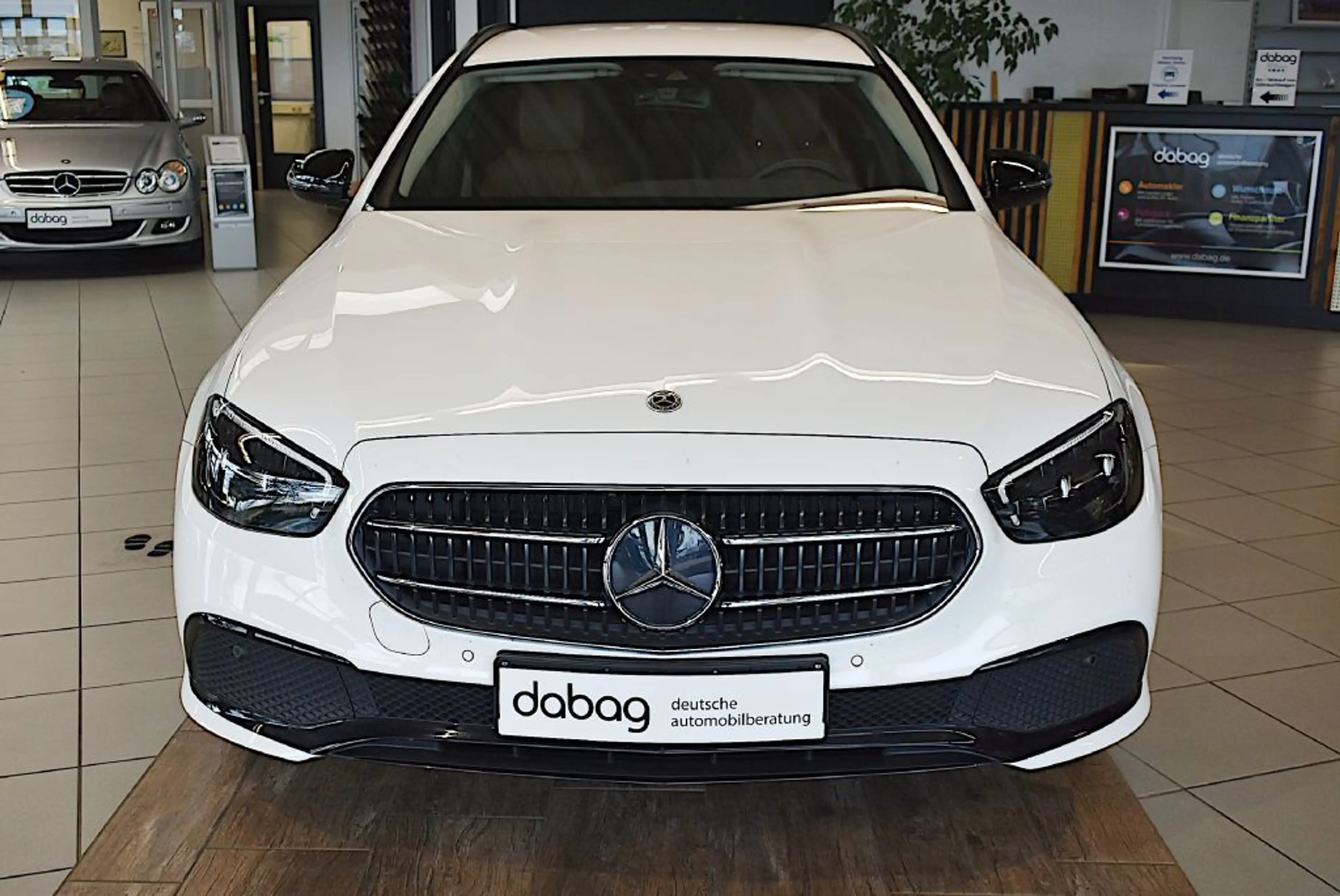 Mercedes-Benz E 300 e T 9G-TRONIC Exclusive — photo 3
