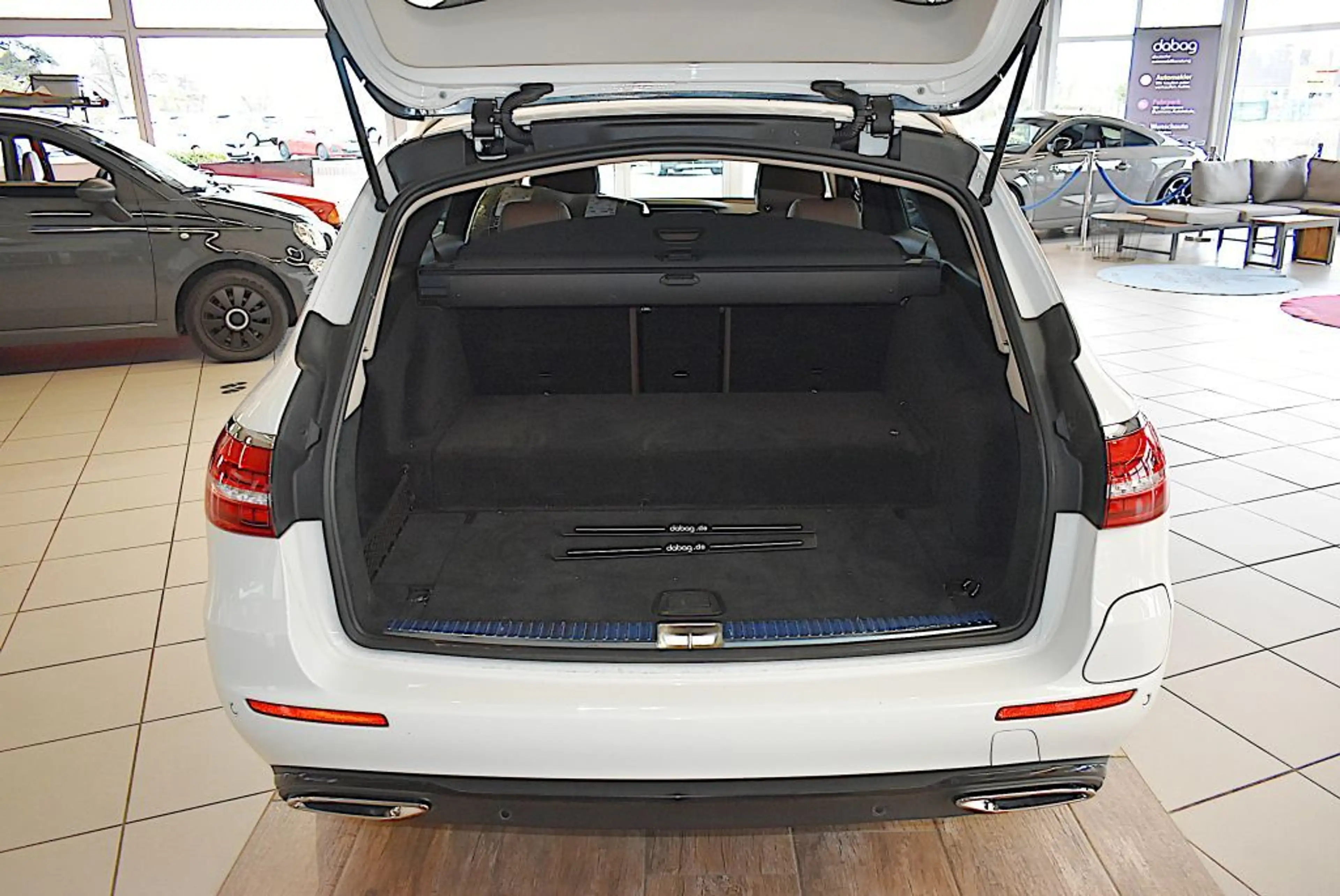 Mercedes-Benz E 300 e T 9G-TRONIC Exclusive — photo 7
