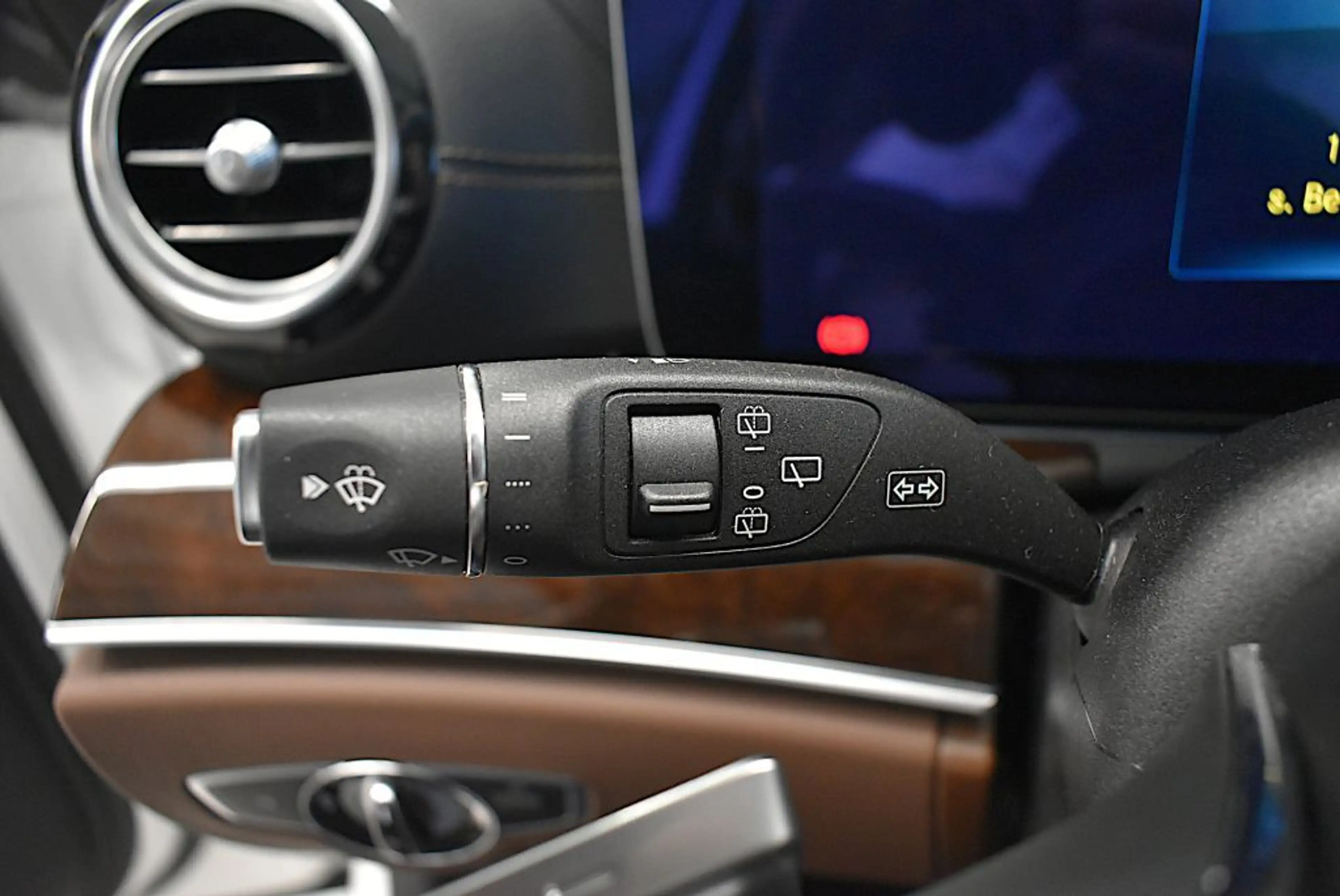 Mercedes-Benz E 300 e T 9G-TRONIC Exclusive — photo 12