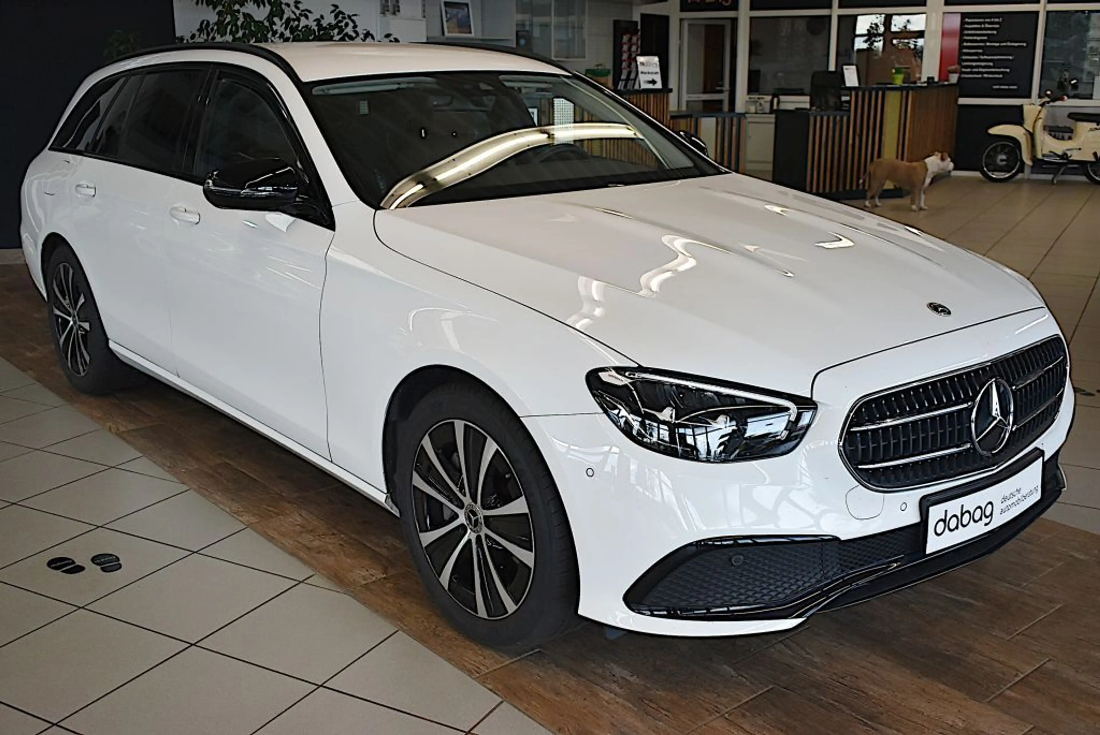 Mercedes-Benz E 300 e T 9G-TRONIC Exclusive — photo 2