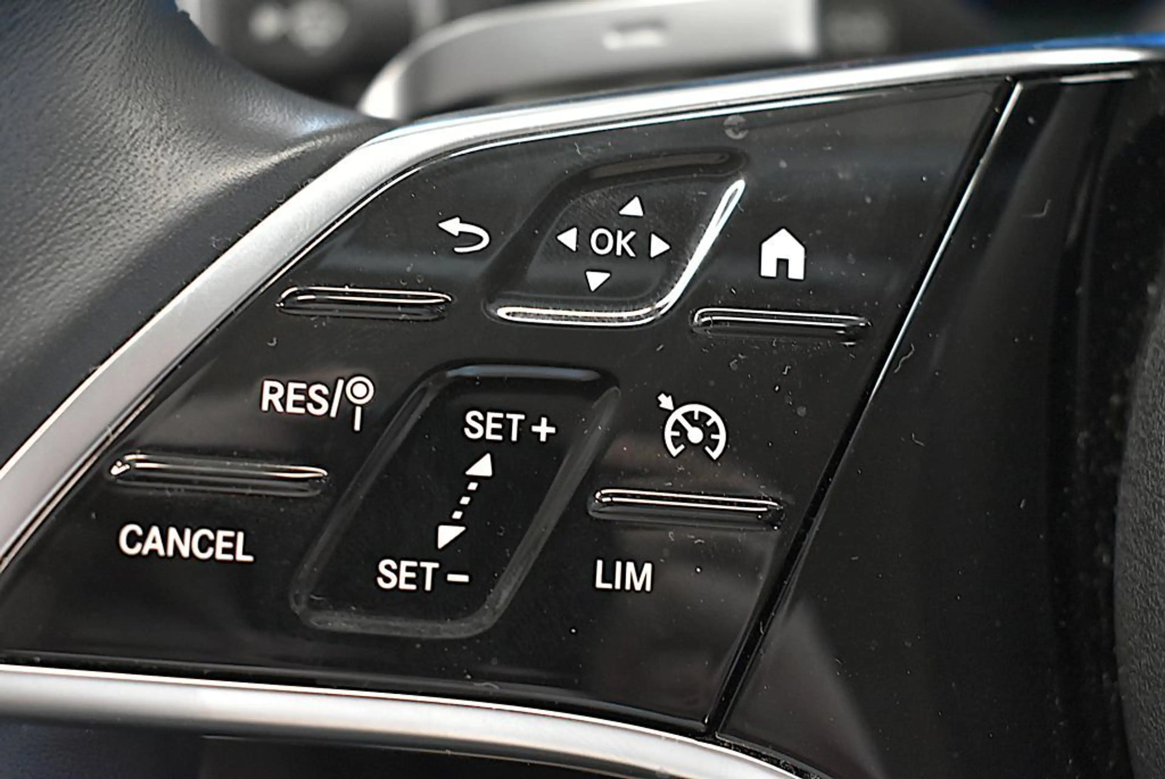Mercedes-Benz E 300 e T 9G-TRONIC Exclusive — photo 14