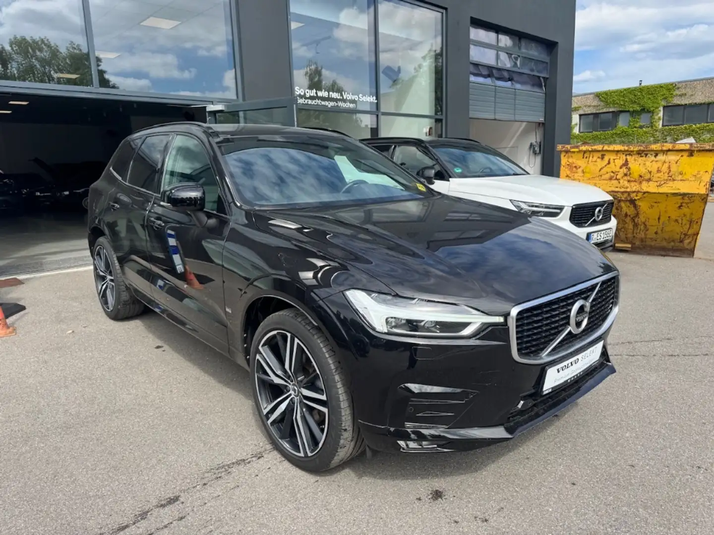 Volvo XC60 R-Design AWD B5 Diesel EU6d-T Navi Leder Digitales Schwarz - 2