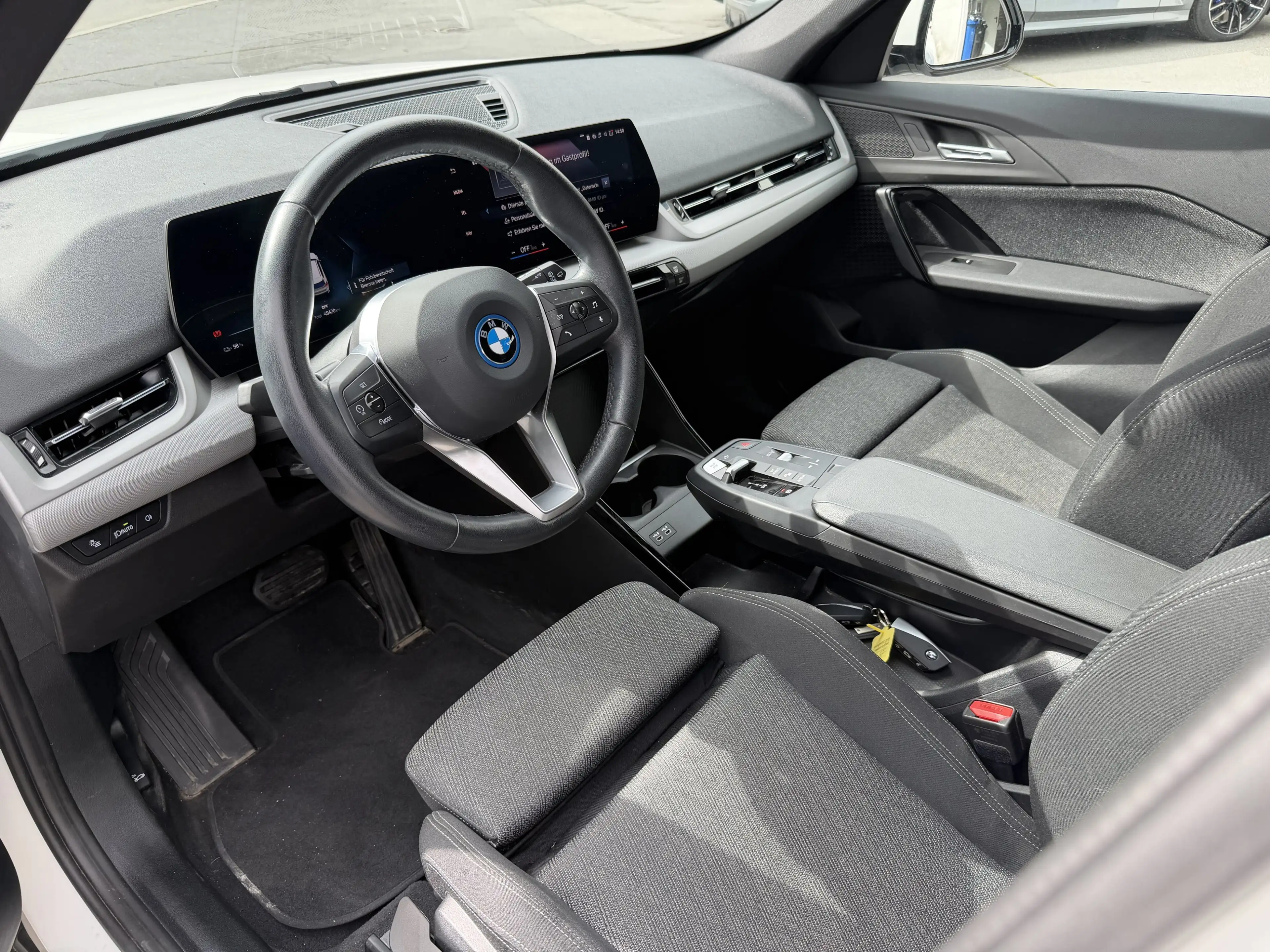 BMW iX1 xDrive30 — photo 8