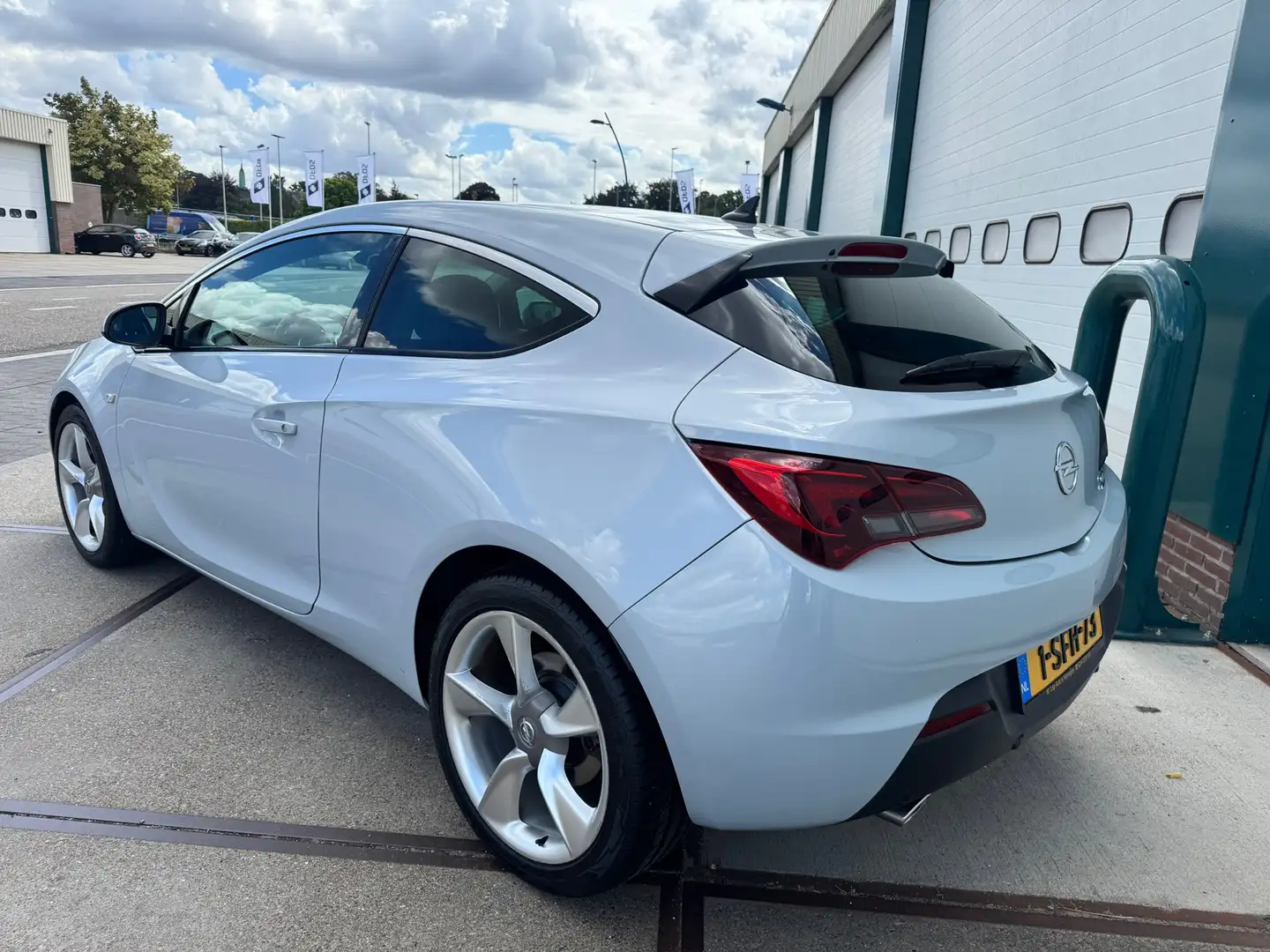 Opel Astra GTC 1.4 Turbo Sport Gris - 2