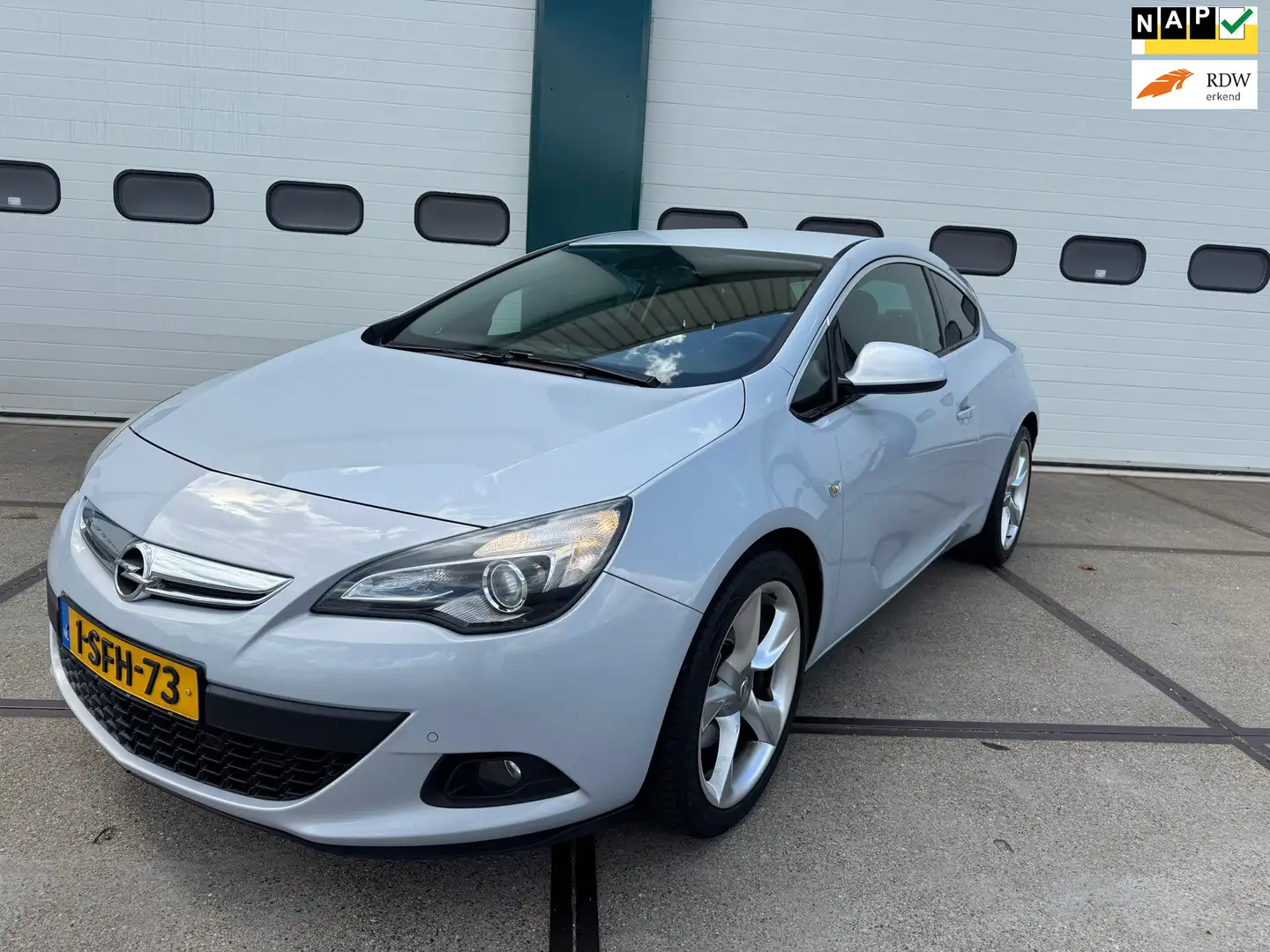 Opel Astra GTC 1.4 Turbo Sport Gris - 1
