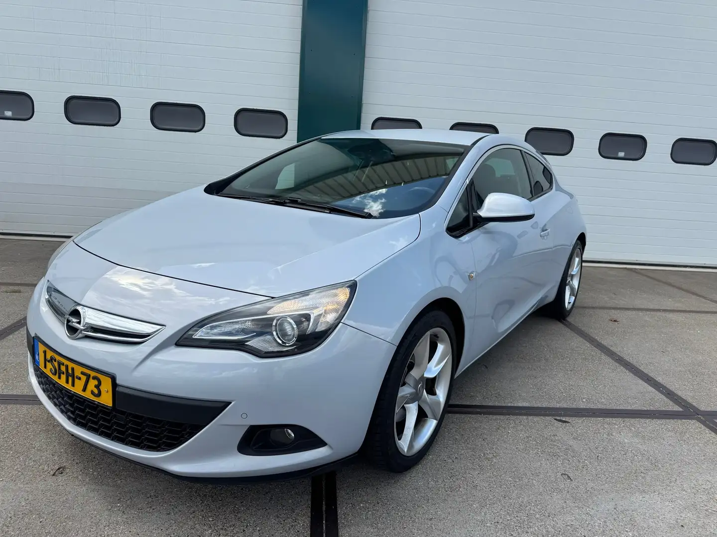 Opel Astra GTC 1.4 Turbo Sport Gris - 1