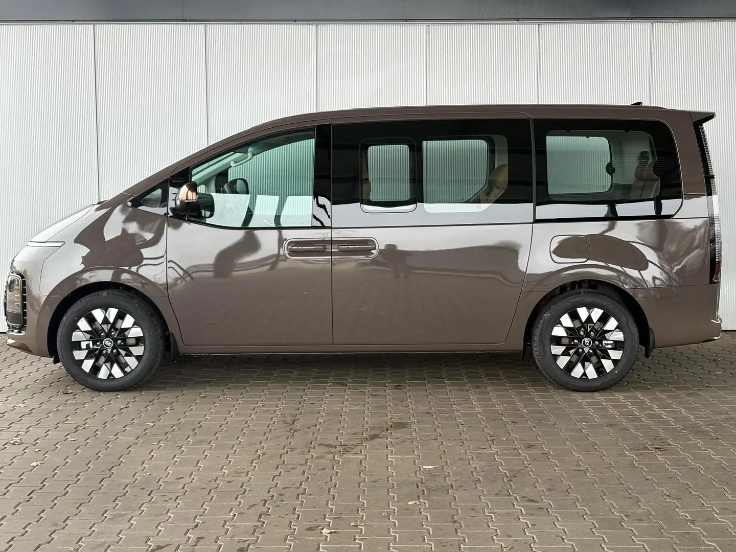Hyundai STARIA Luxury 1.6 T-GDi HEV 2WD 7-Sitze 165 kW (224 PS... Maro - 2