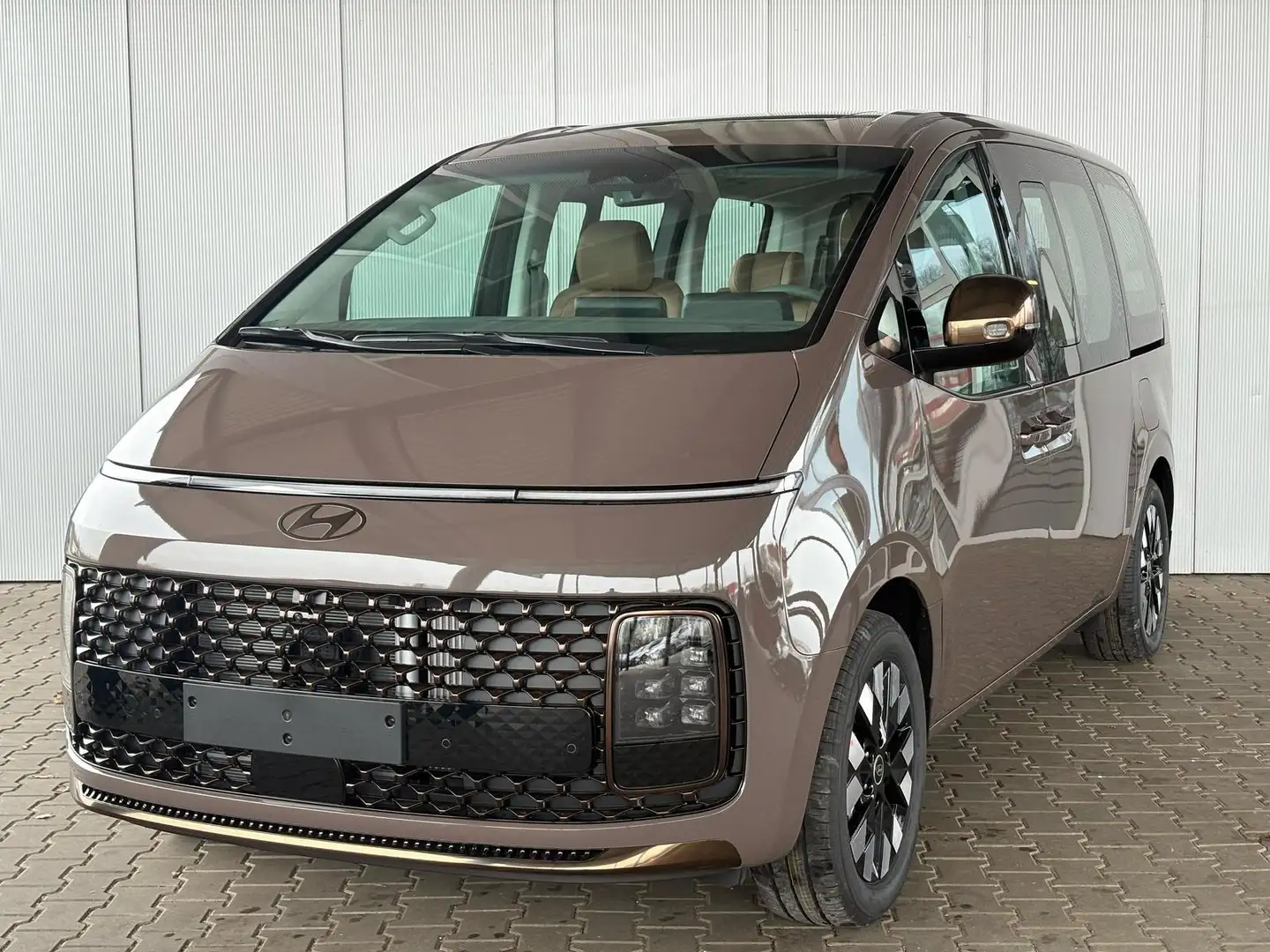 Hyundai STARIA Luxury 1.6 T-GDi HEV 2WD 7-Sitze 165 kW (224 PS... Maro - 1