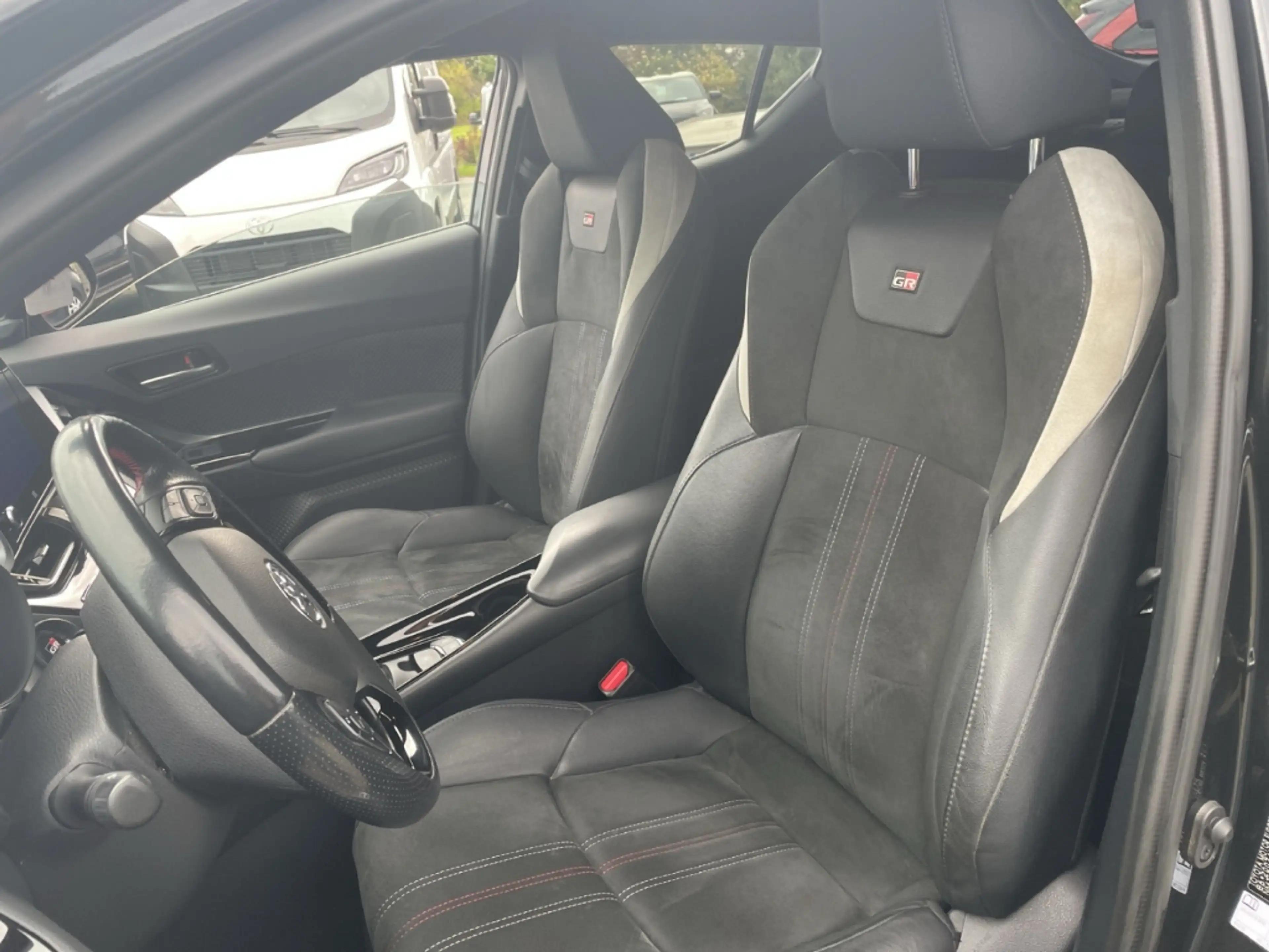 Toyota C-HR Hybrid GR Sport Black Edition — photo 8