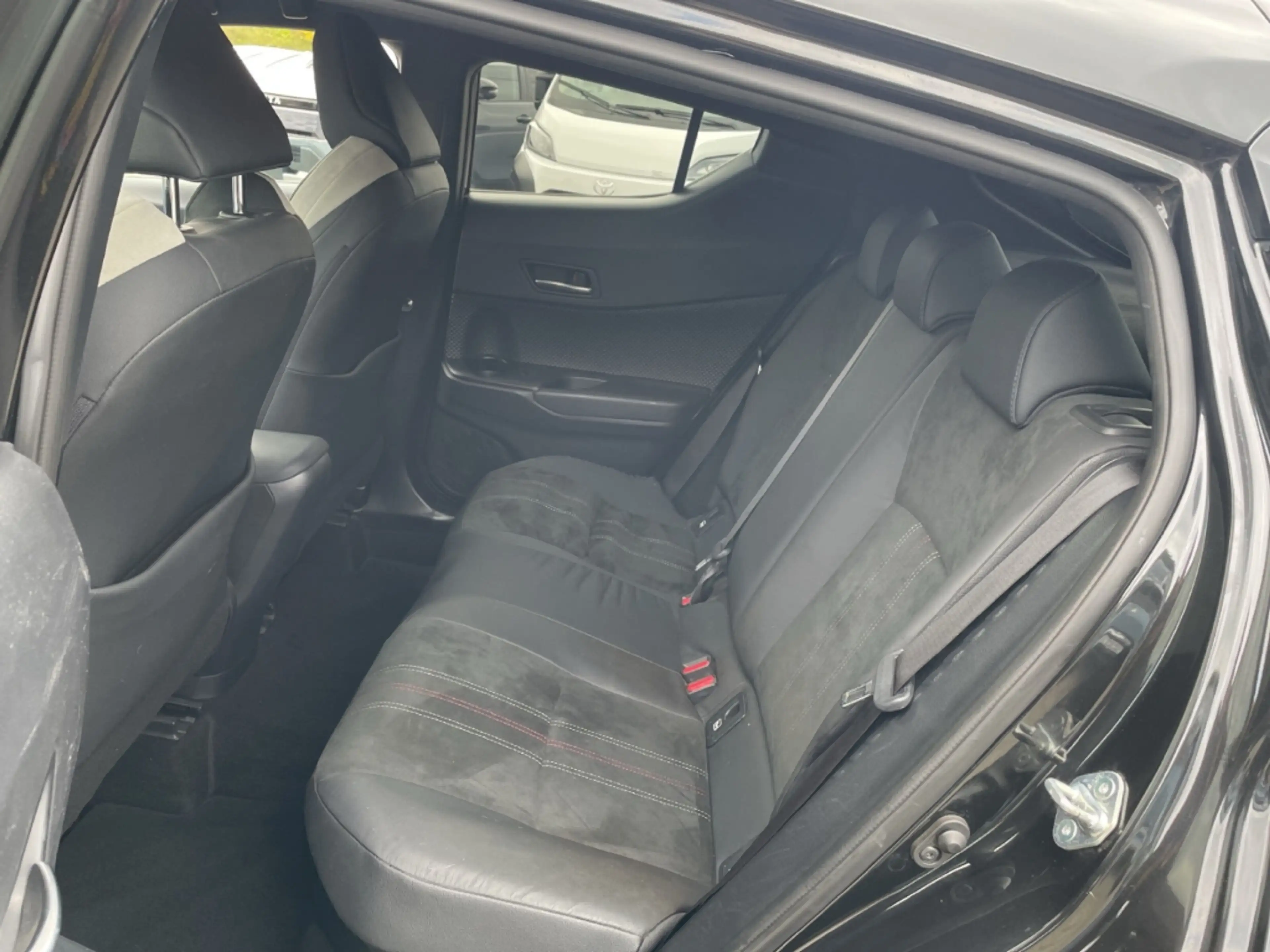 Toyota C-HR Hybrid GR Sport Black Edition — photo 11