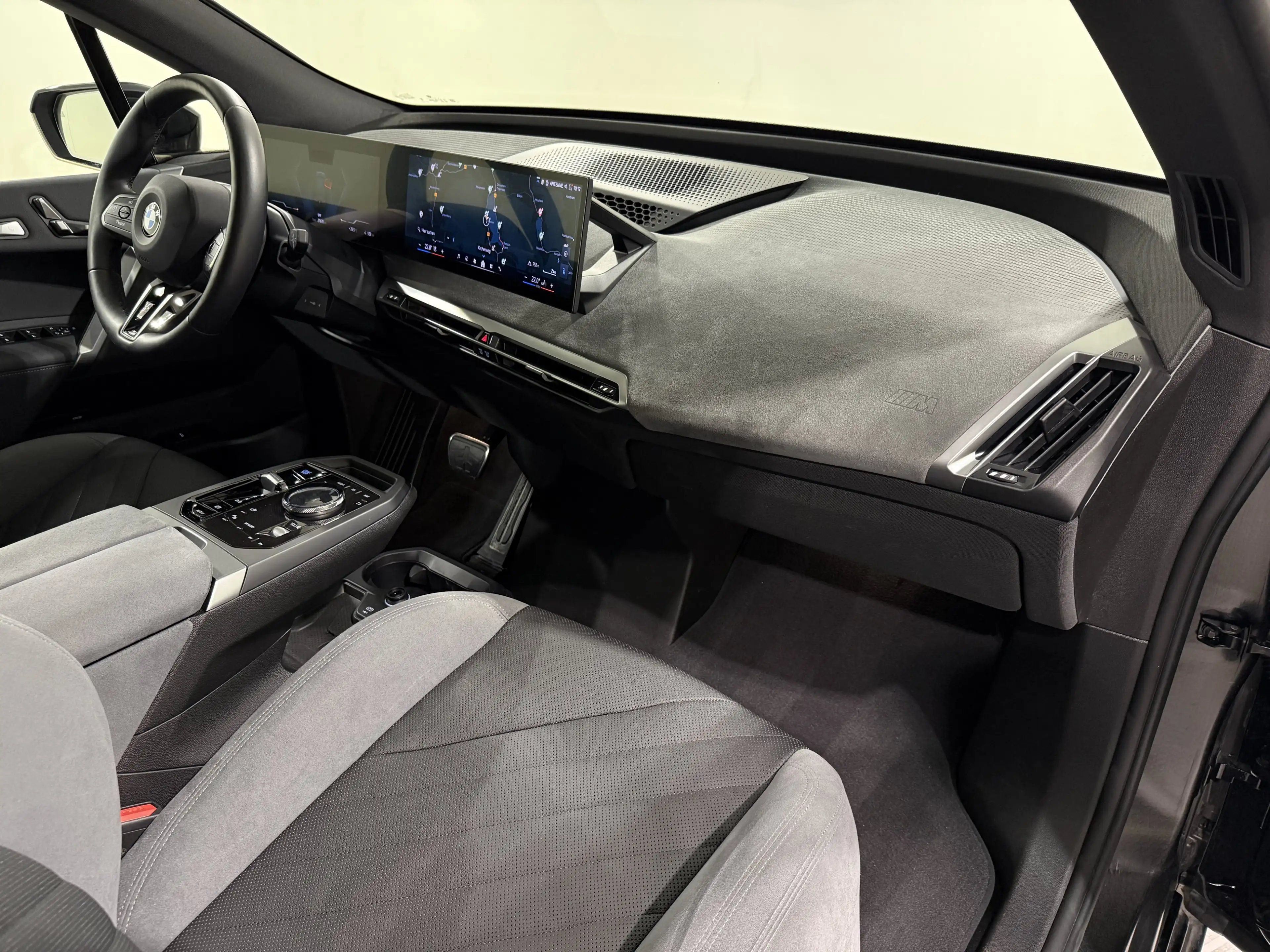 BMW iX xDrive45 M Sportpaket AHK ACC 360 ALED DA-Prof — photo 10