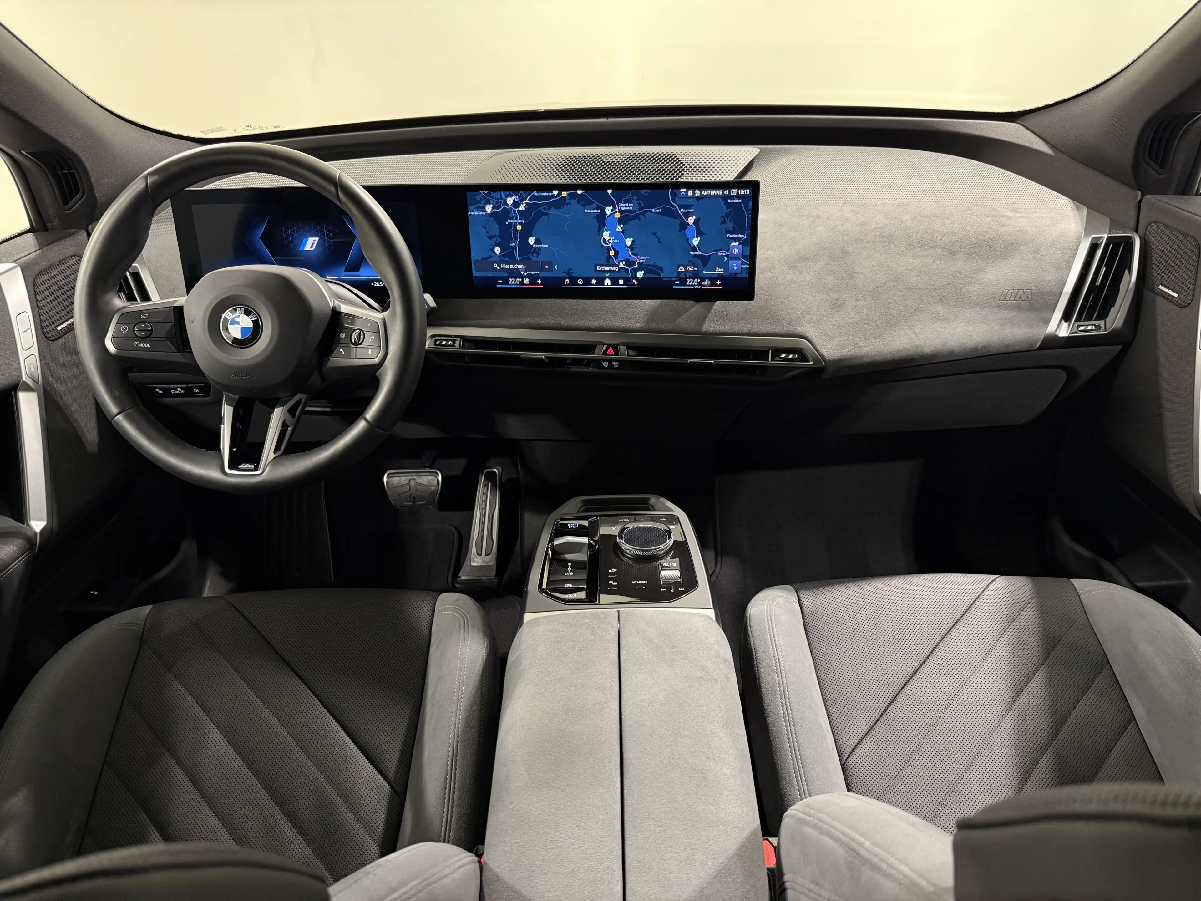 BMW iX xDrive45 M Sportpaket AHK ACC 360 ALED DA-Prof — photo 11