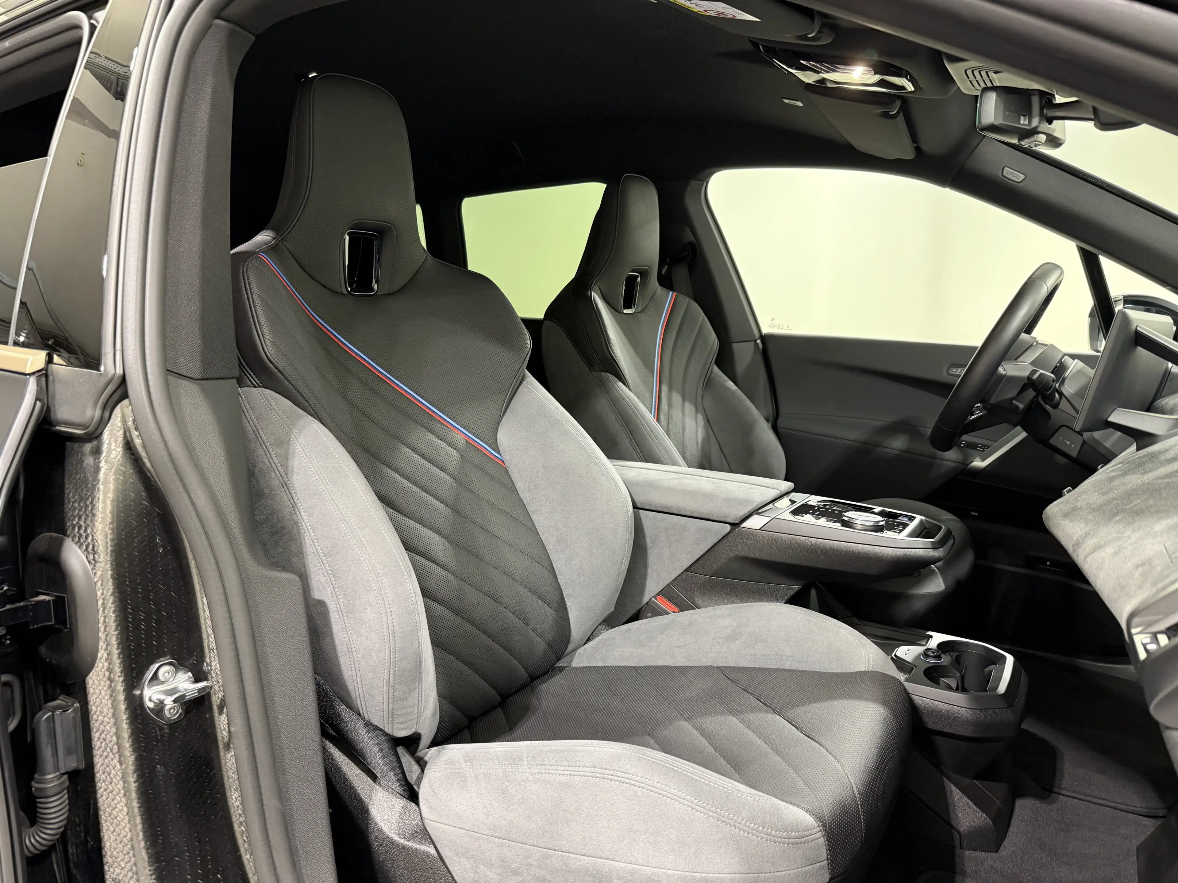 BMW iX xDrive45 M Sportpaket AHK ACC 360 ALED DA-Prof — photo 15