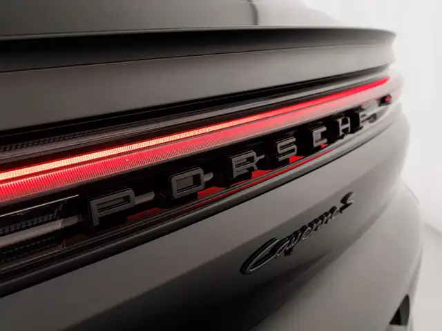 Porsche Cayenne view 15
