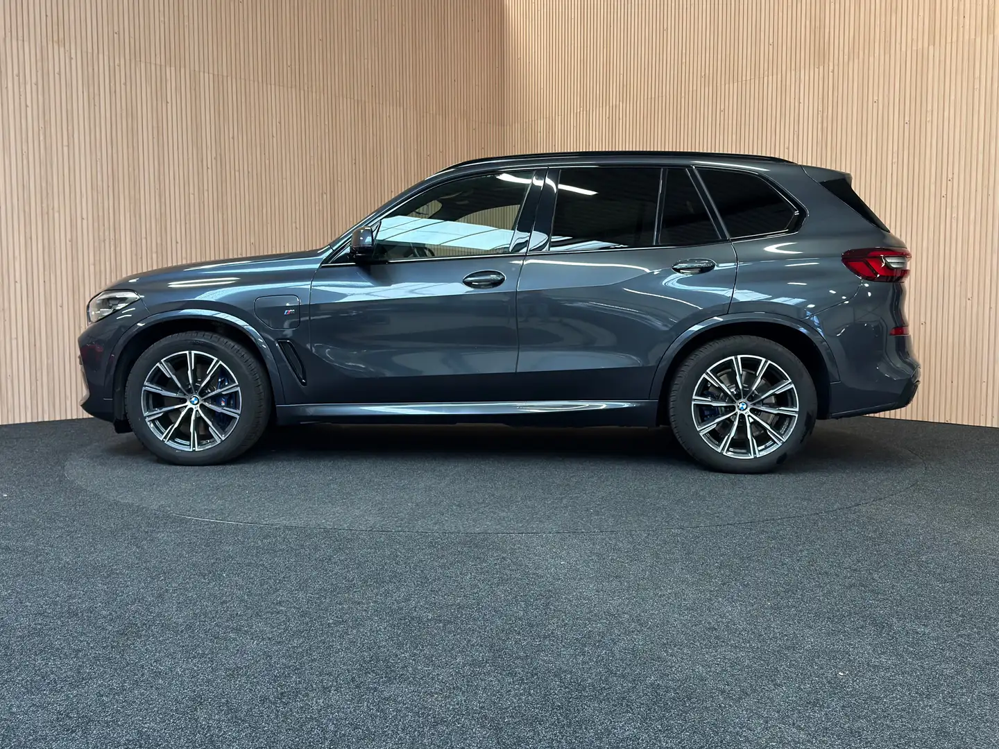 BMW X5 X5 xDrive45e| M-sportpakket| AHK| Pano| Camera|DAB Grijs - 2
