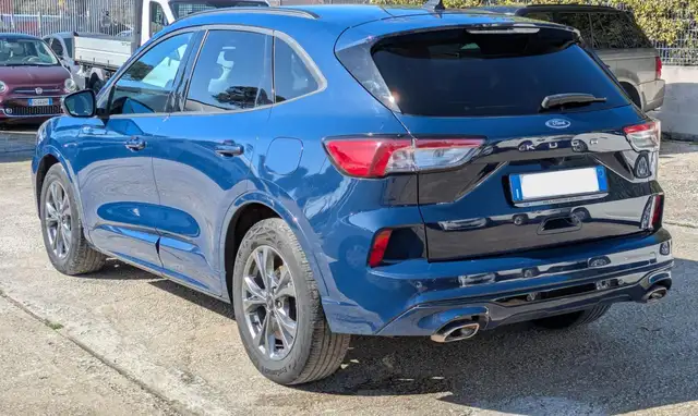Ford Kuga view 3