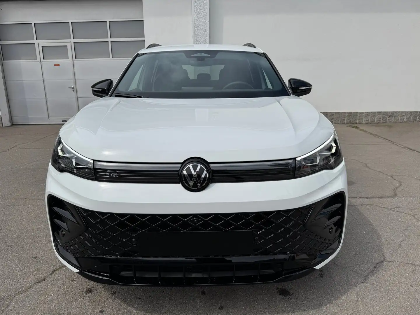 Volkswagen Tiguan R-Line eTSI DSG Weiß - 2
