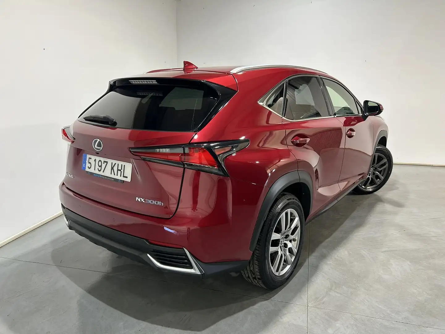 Lexus NX 300 300h Executive Navigation 4WD Rojo - 2