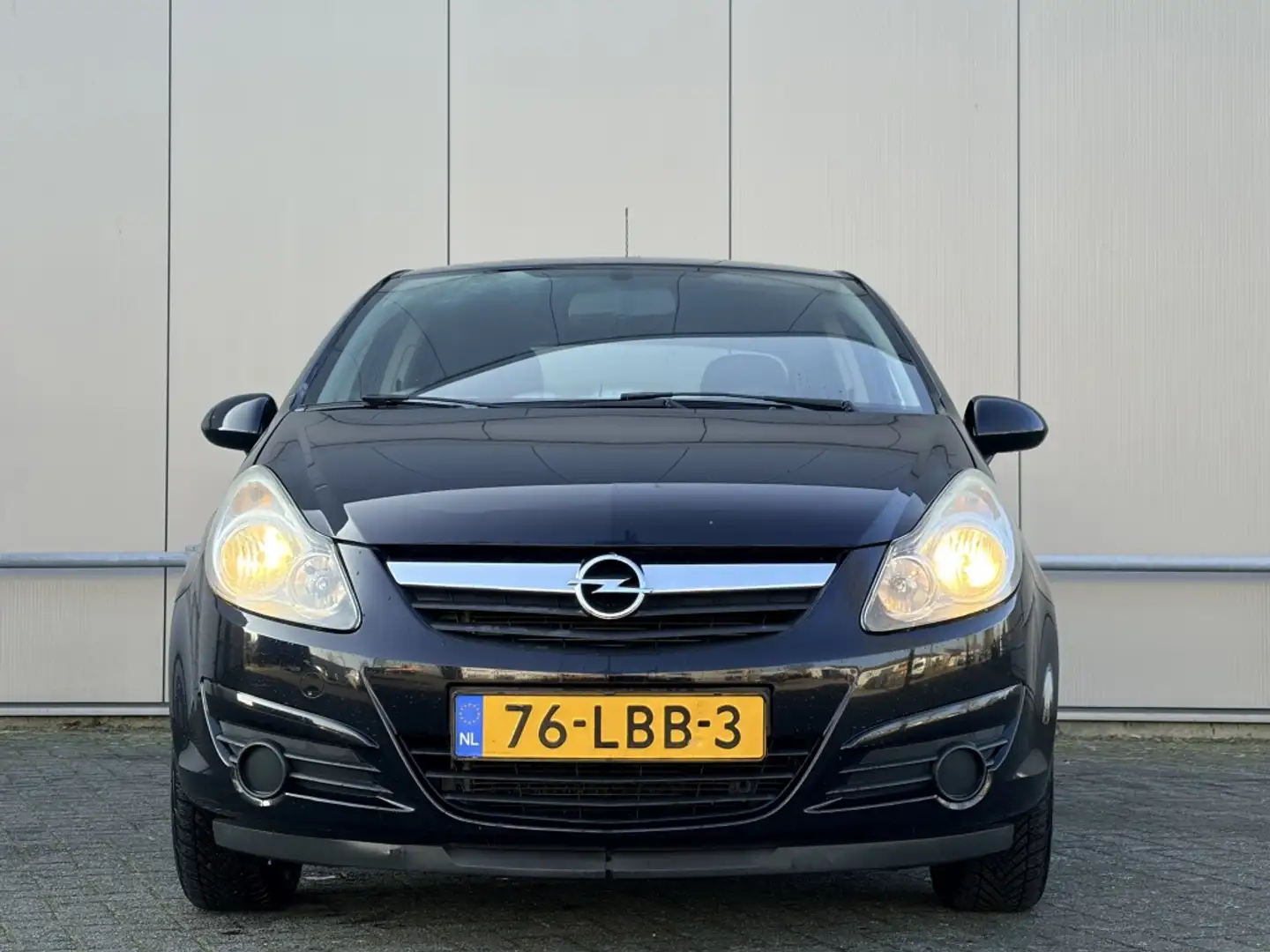 Opel Corsa 1.2-16V 111 Edition - airco - nap! - cruise - Schwarz - 2