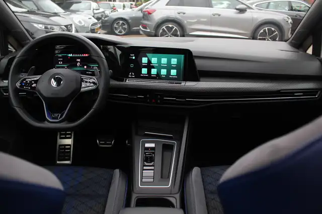 Volkswagen Golf view 2