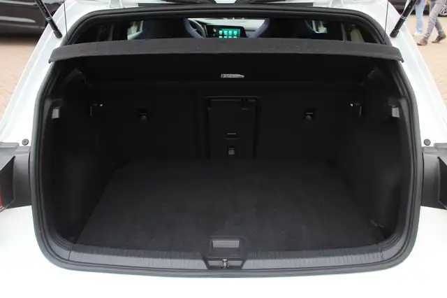 Volkswagen Golf view 16