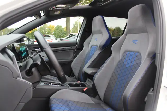 Volkswagen Golf view 4