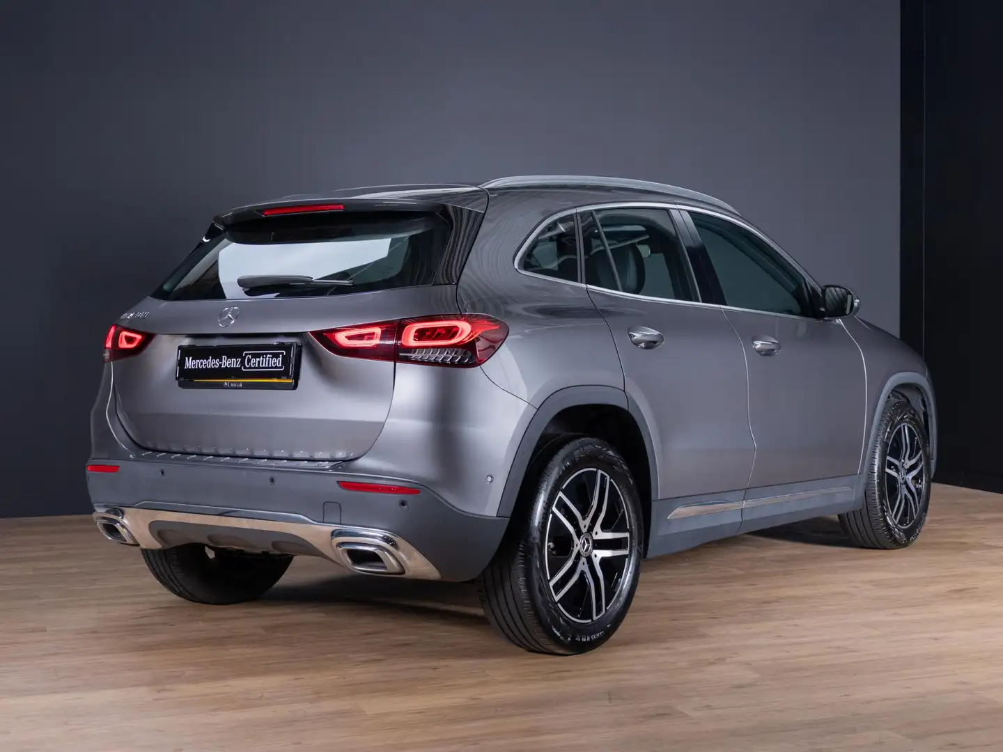Mercedes-Benz GLA 180 Business Solution Luxury Panorama dak Gris - 2