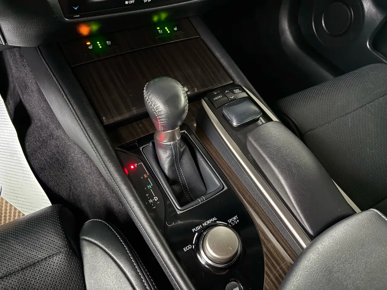Lexus GS снимка Lexus GS