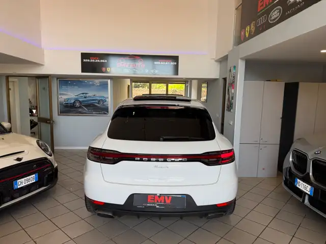 Porsche Macan view 15