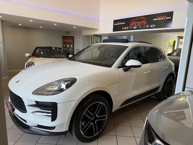 Porsche Macan view 4