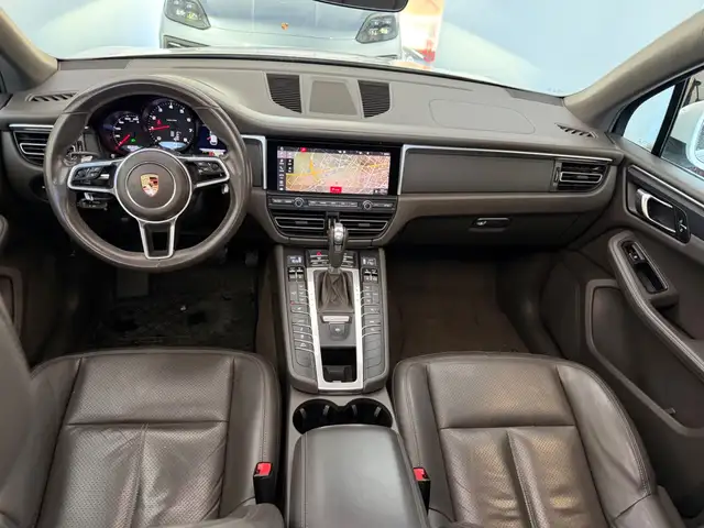 Porsche Macan view 9