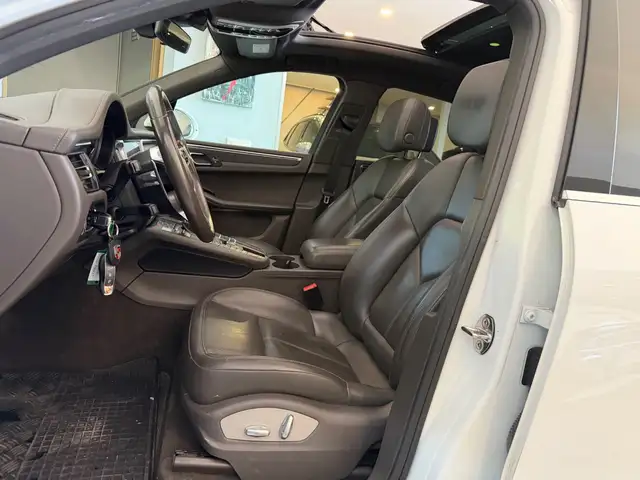 Porsche Macan view 7