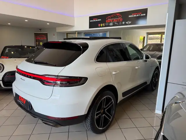 Porsche Macan view 13