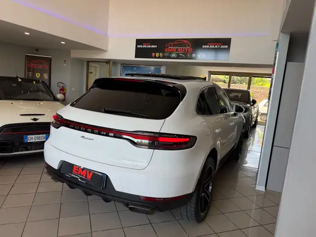 Porsche Macan view 14