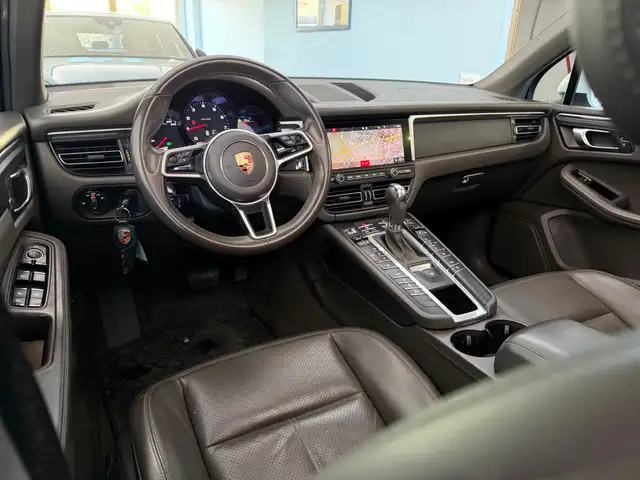 Porsche Macan view 10
