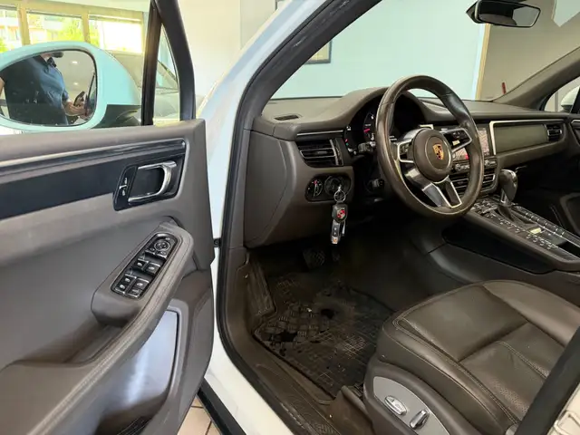 Porsche Macan view 6