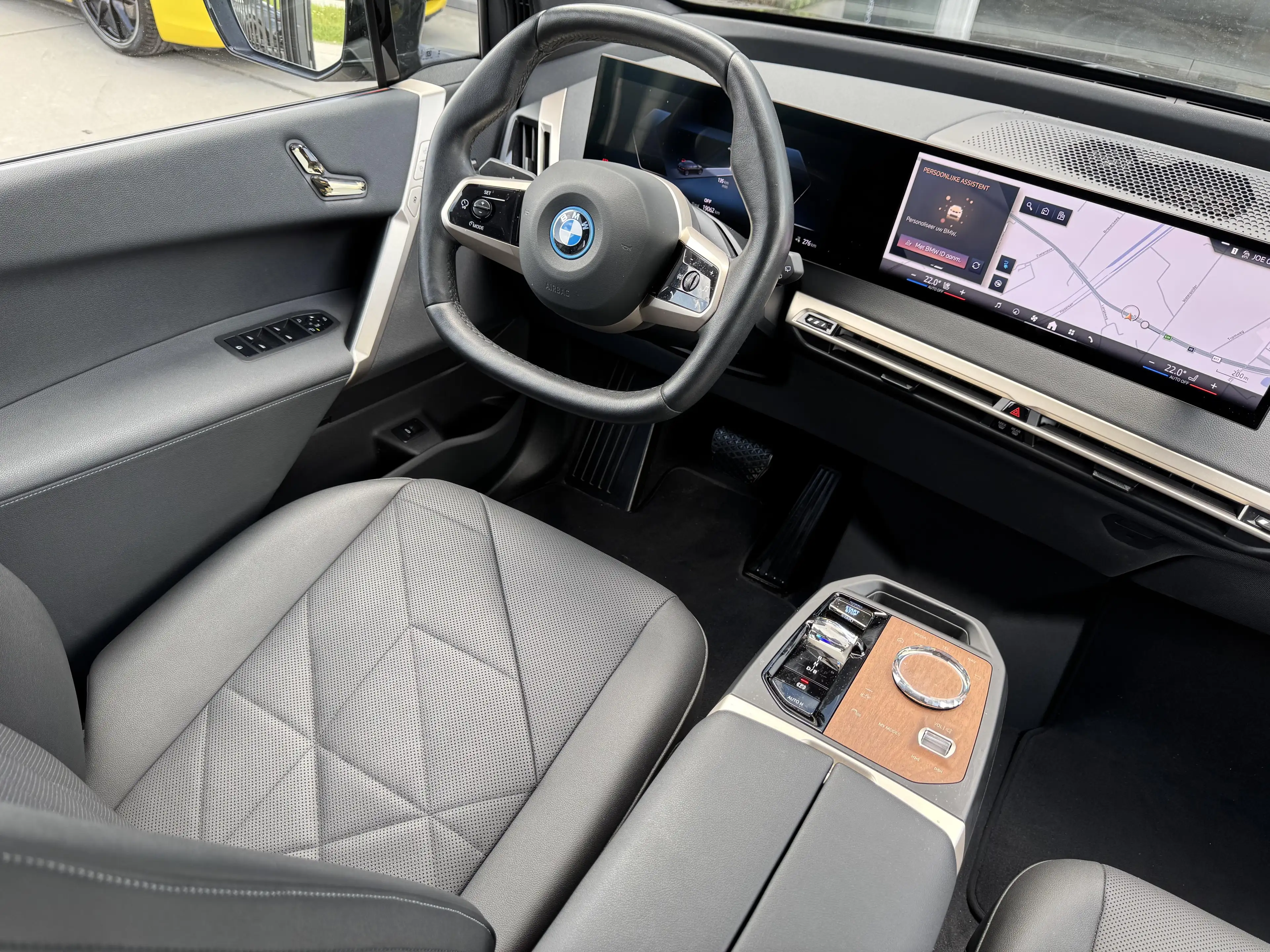 BMW iX xDrive40 M SPORT | PANO | sky lounge | BLACKPACK | — photo 12