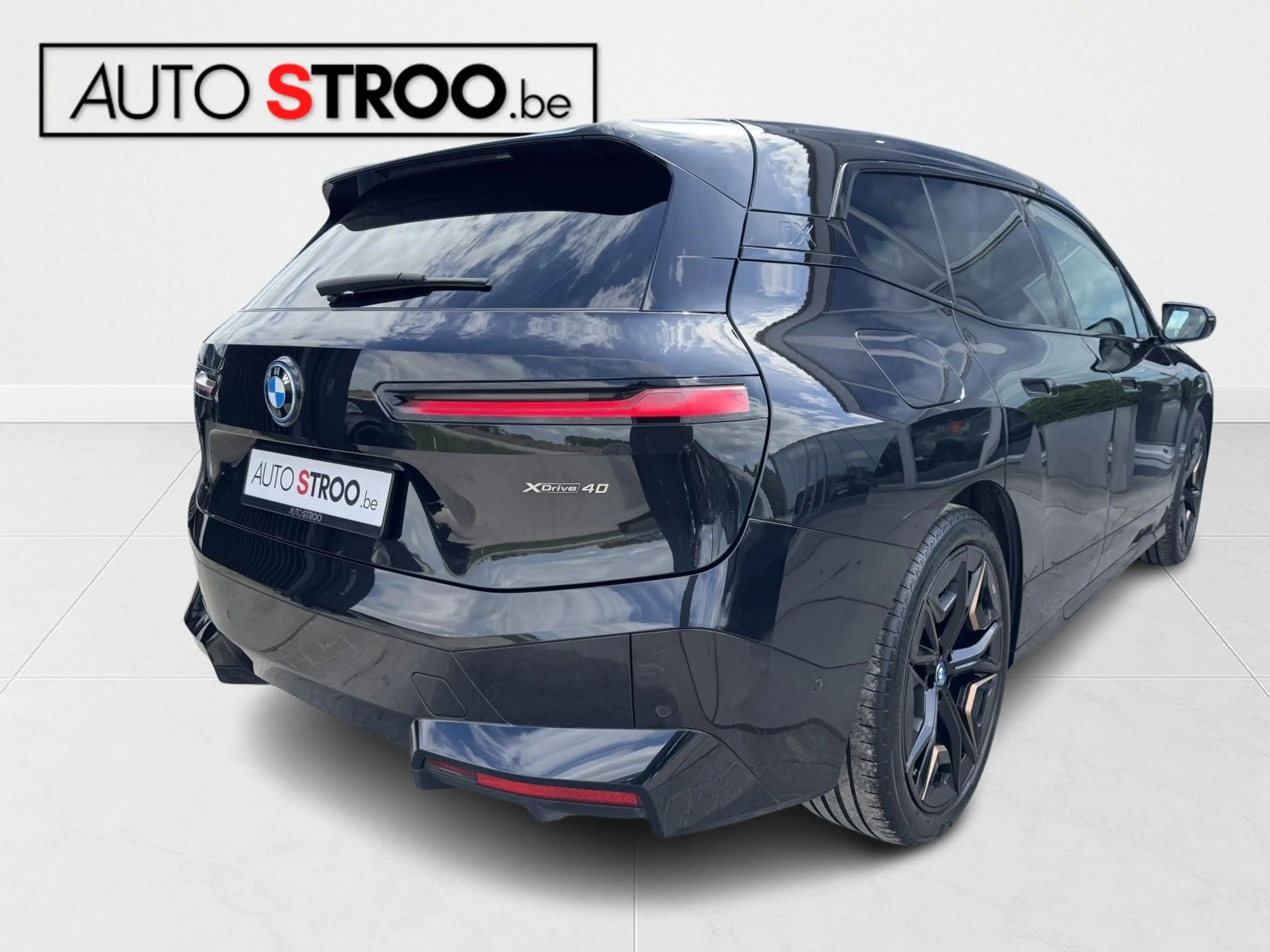BMW iX xDrive40 M SPORT | PANO | sky lounge | BLACKPACK | — photo 5