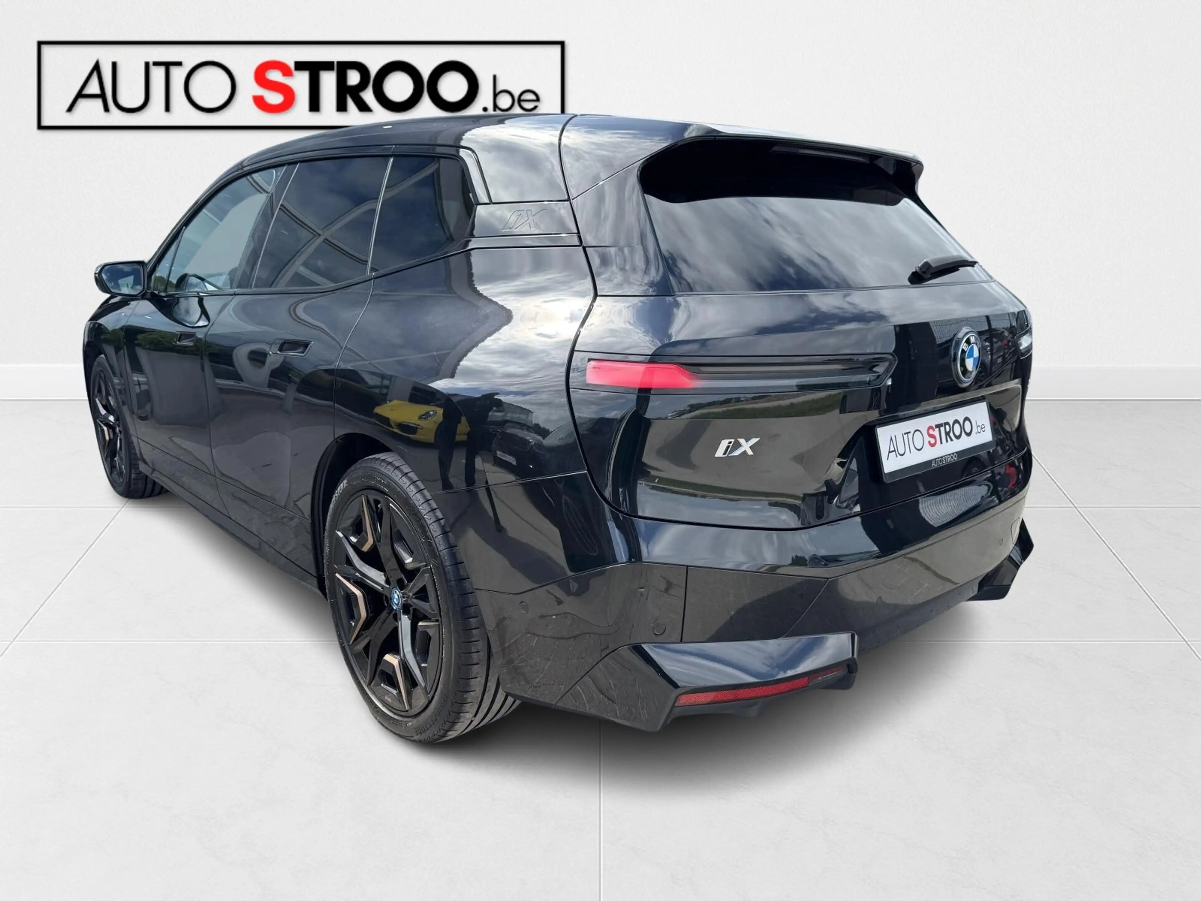 BMW iX xDrive40 M SPORT | PANO | sky lounge | BLACKPACK | — photo 7
