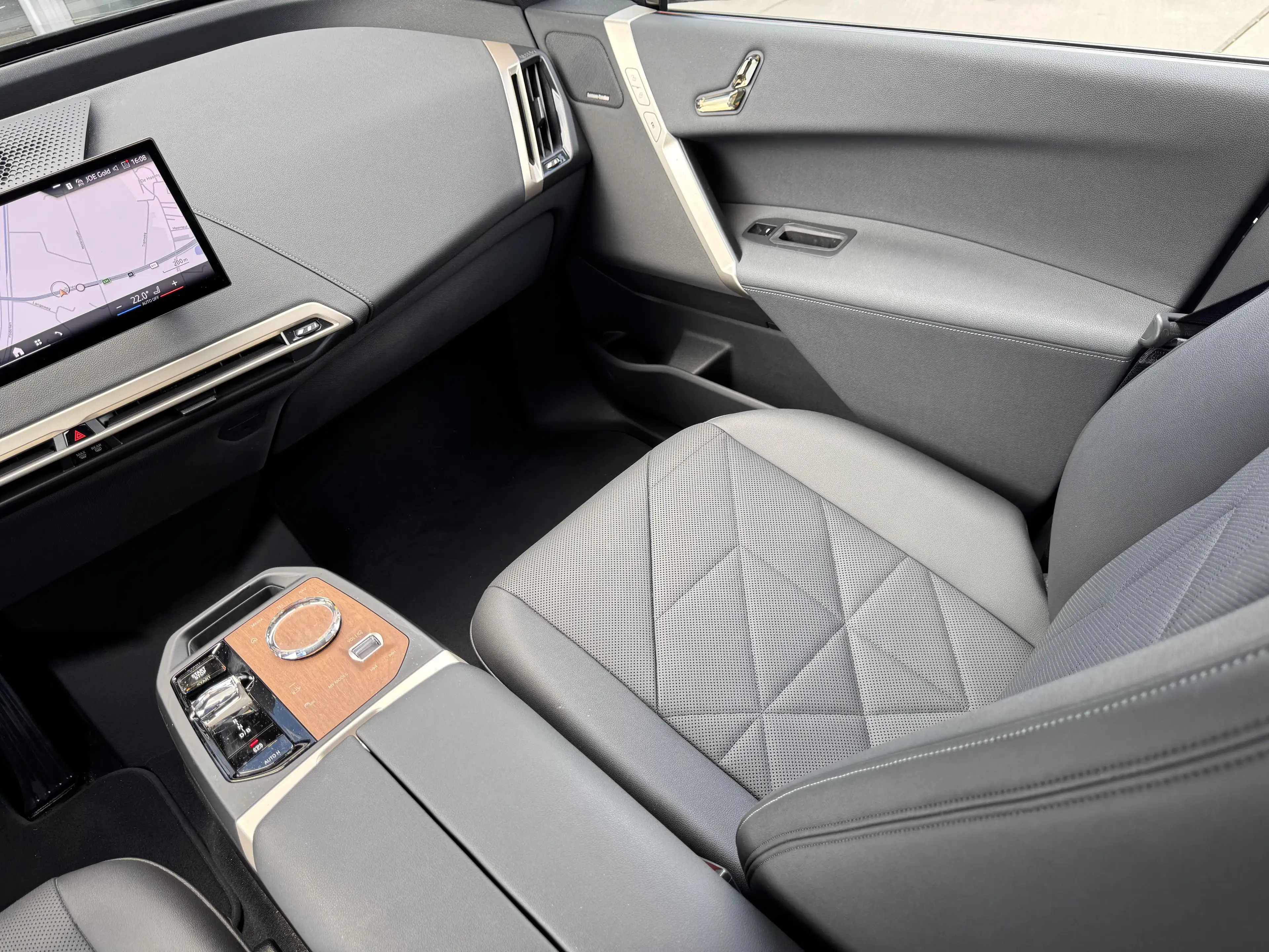 BMW iX xDrive40 M SPORT | PANO | sky lounge | BLACKPACK | — photo 13