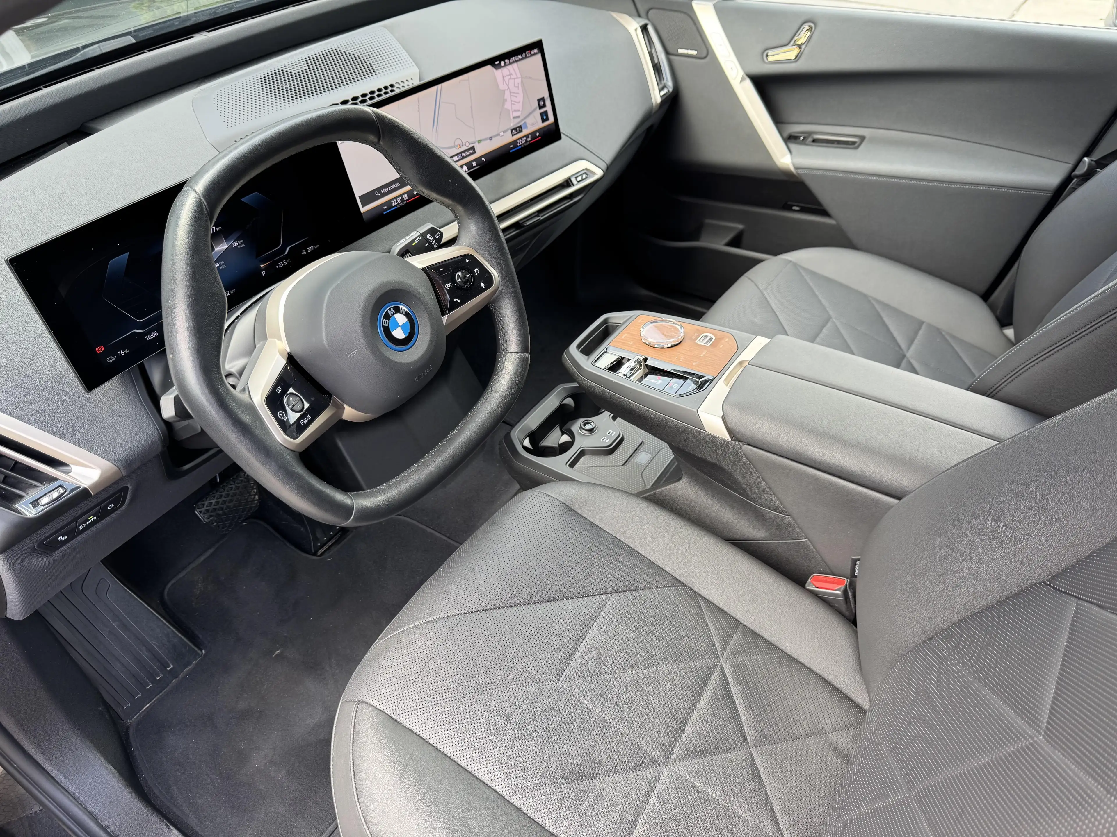 BMW iX xDrive40 M SPORT | PANO | sky lounge | BLACKPACK | — photo 9